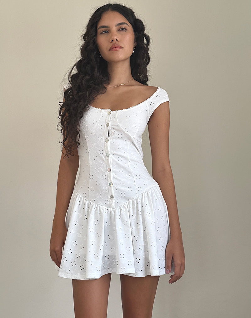Misty Mini-Teekleid in Broderie Weiß