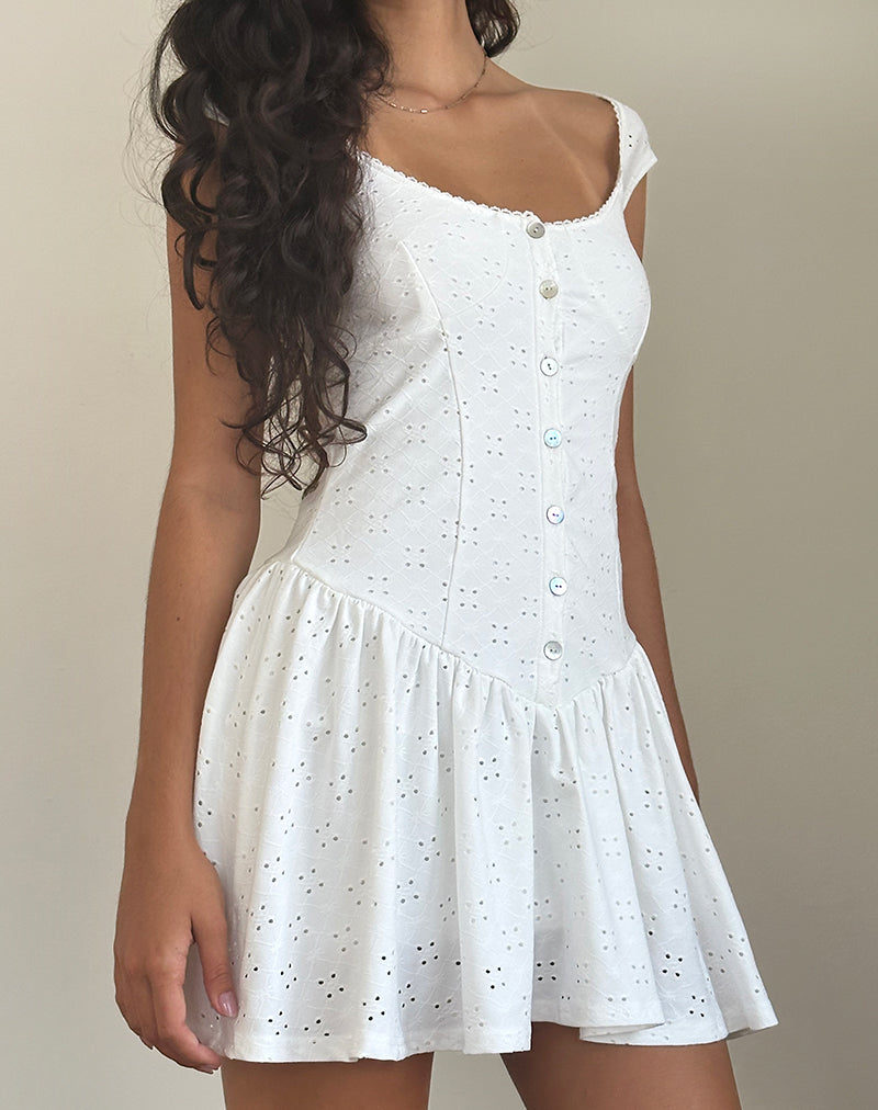 Misty Mini-Teekleid in Broderie Weiß