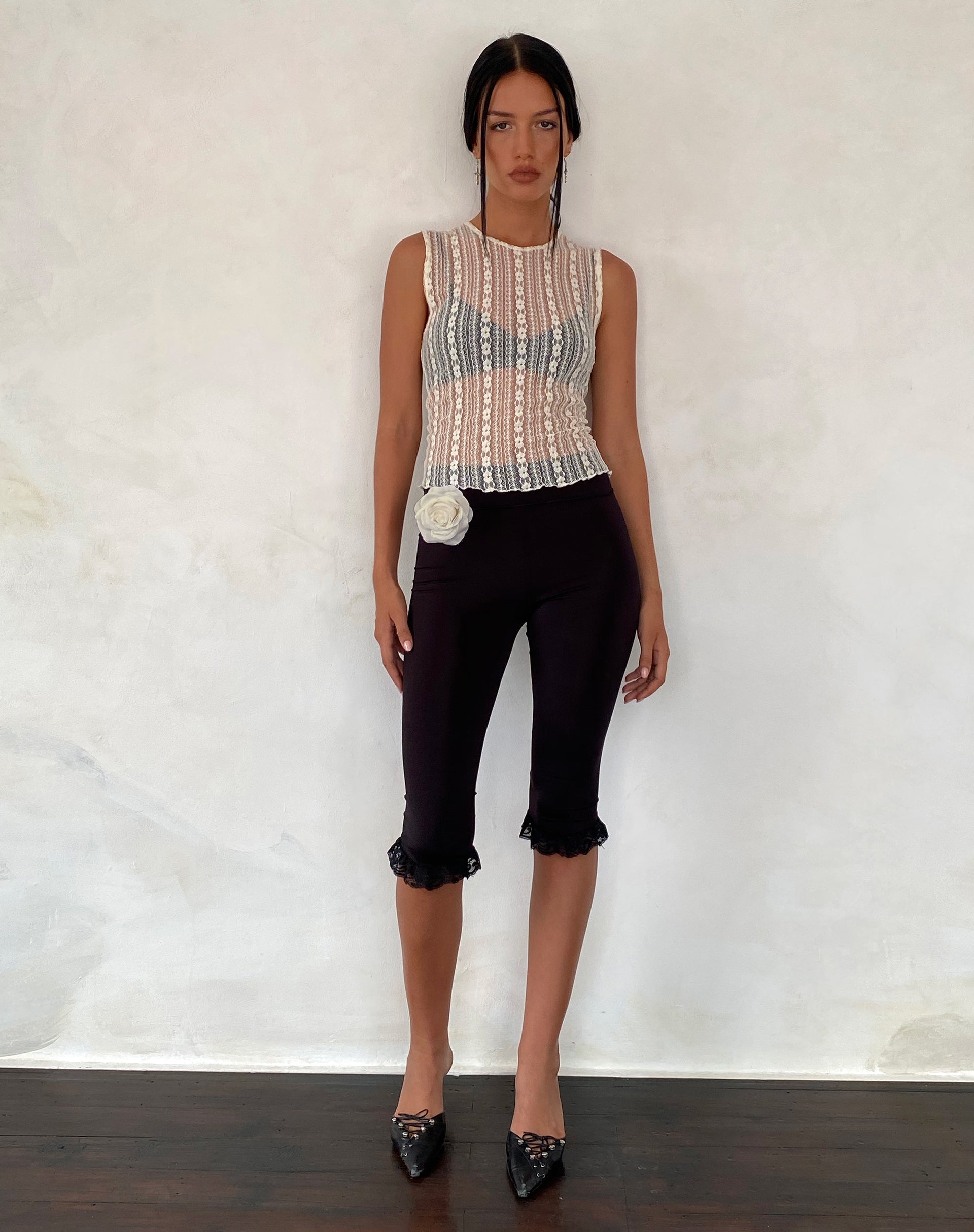 Bild von Monelo Ungefütterte Weste Top in Ditsy Floral Creme Spitze