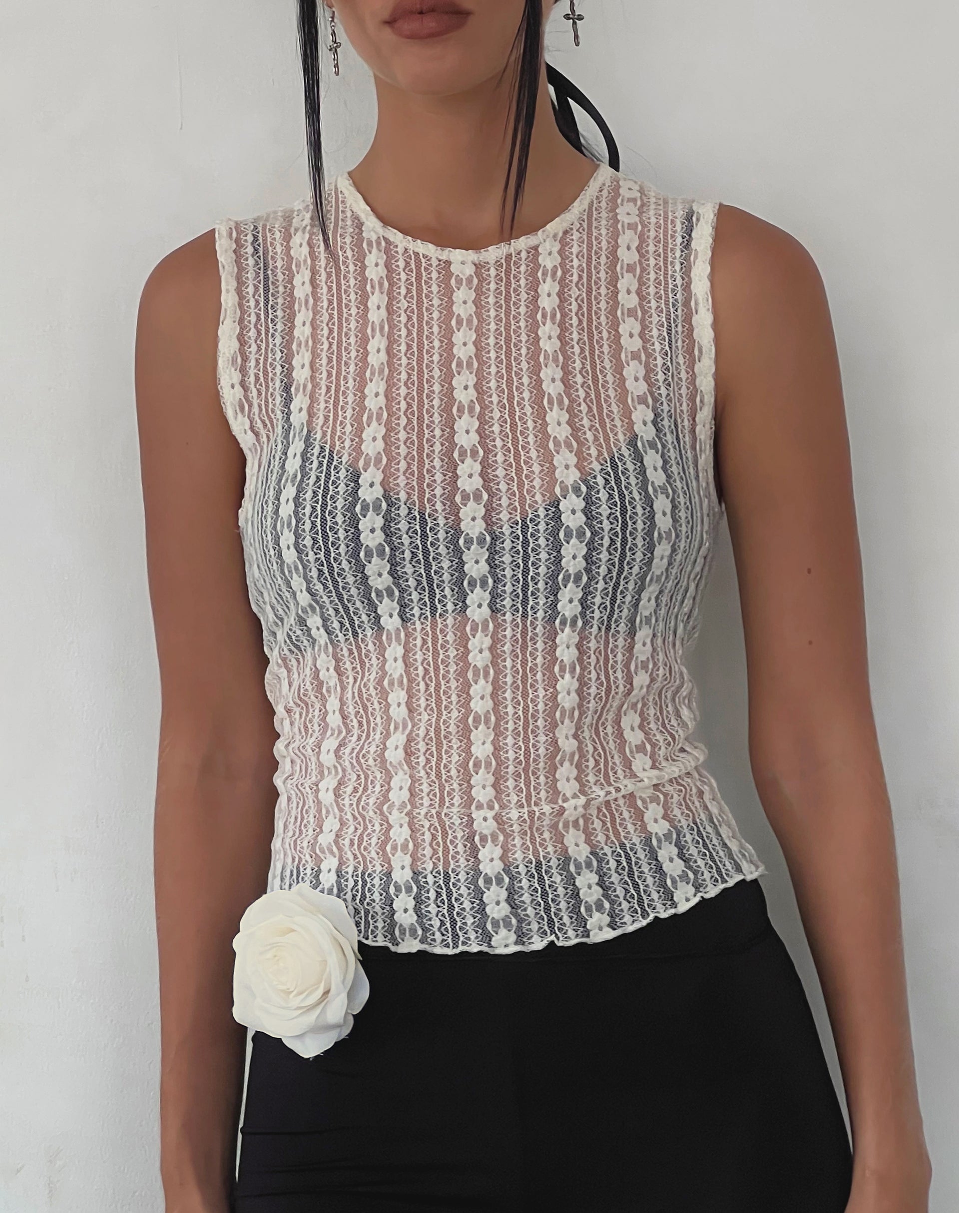 Bild von Monelo Ungefütterte Weste Top in Ditsy Floral Creme Spitze