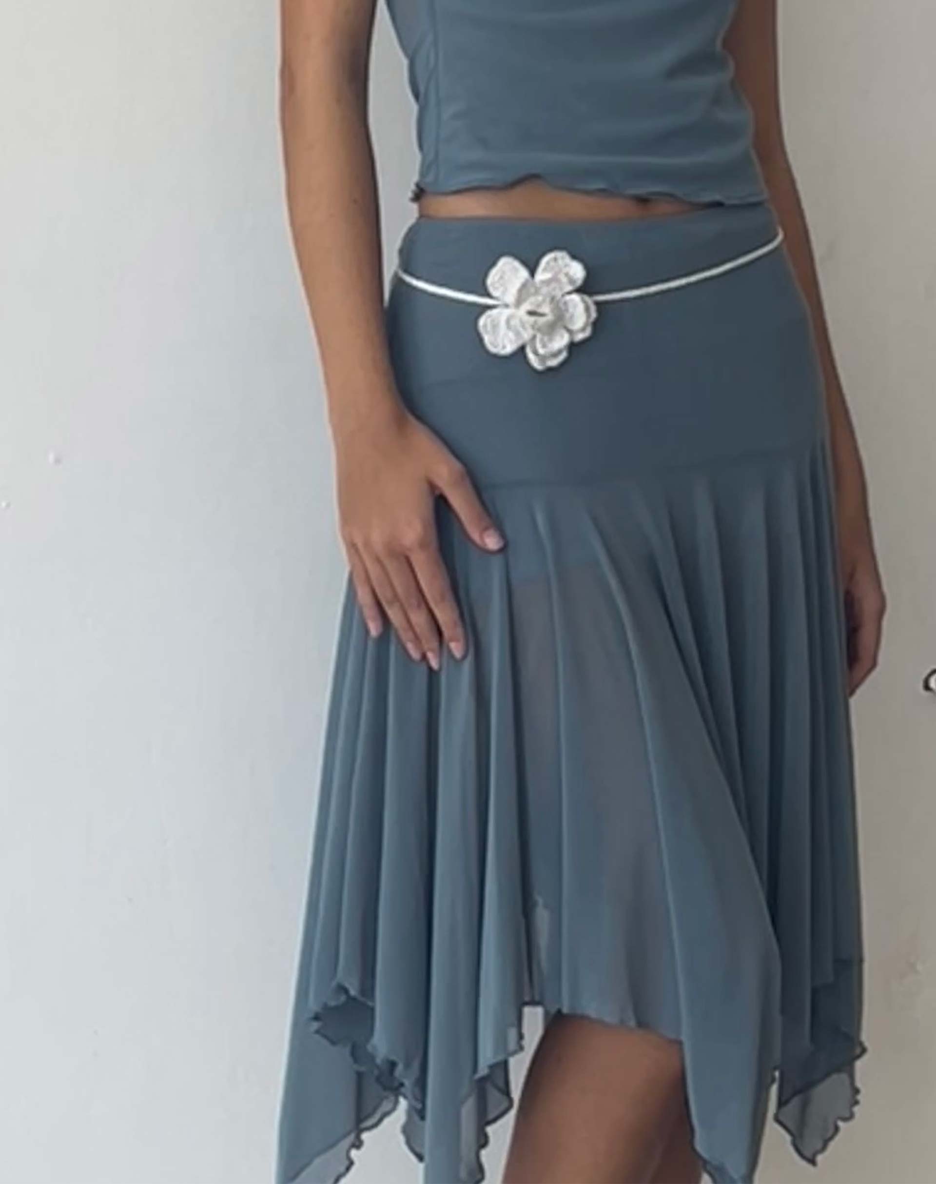 Bild von Jovali Midirock mit niedriger Taille aus blauem, grauem Mesh