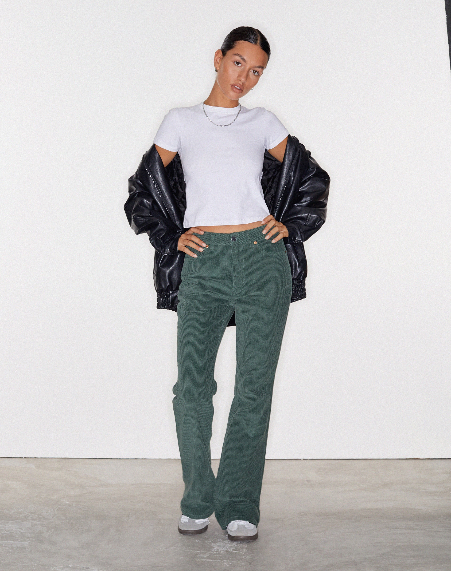 Bild von MOTEL X OLIVIA NEILL Bootleg Jeans in Cord Grün