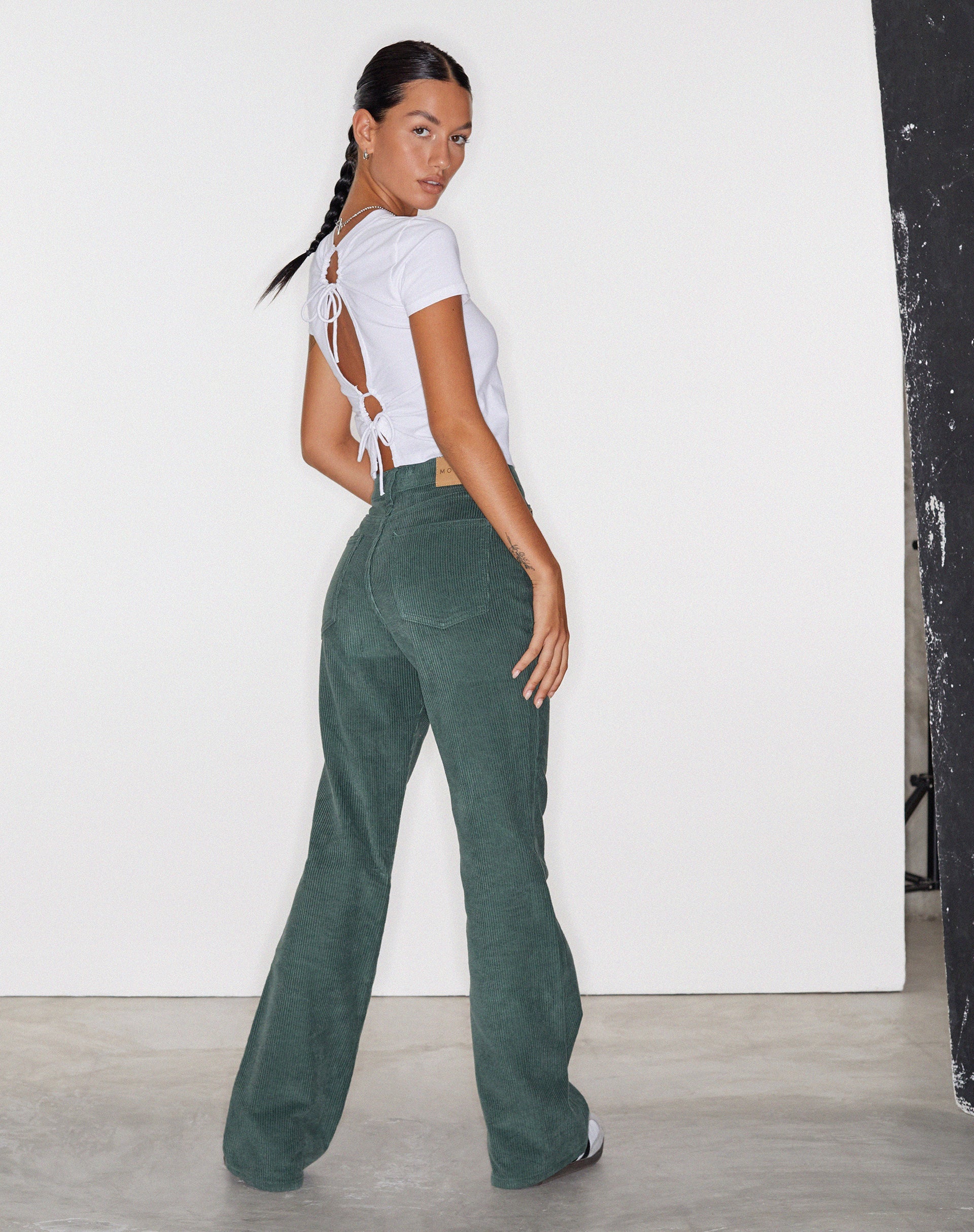 Bild von MOTEL X OLIVIA NEILL Bootleg Jeans in Cord Grün