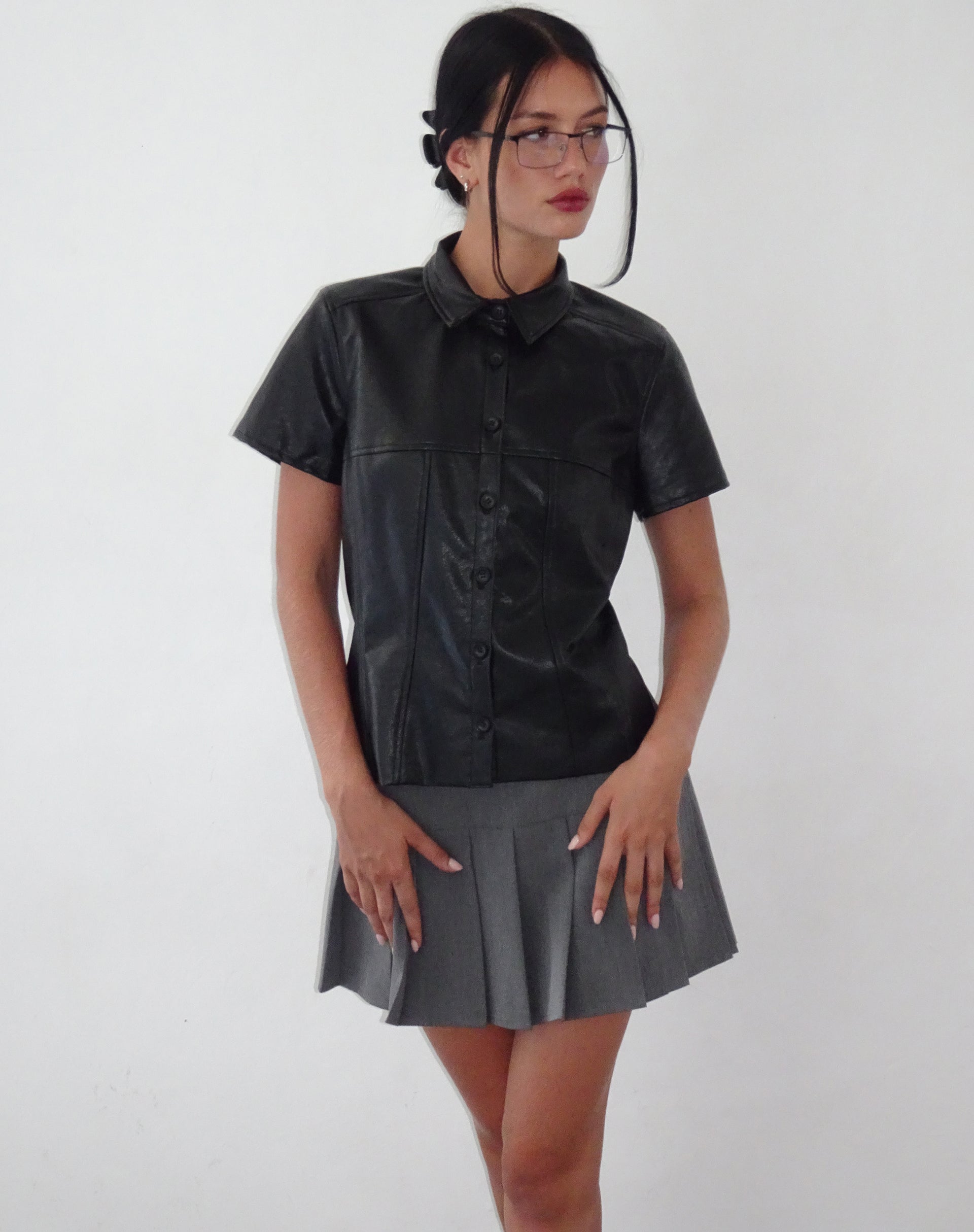 Image of Mulan Kurzarm-Shirt in PU Schwarz