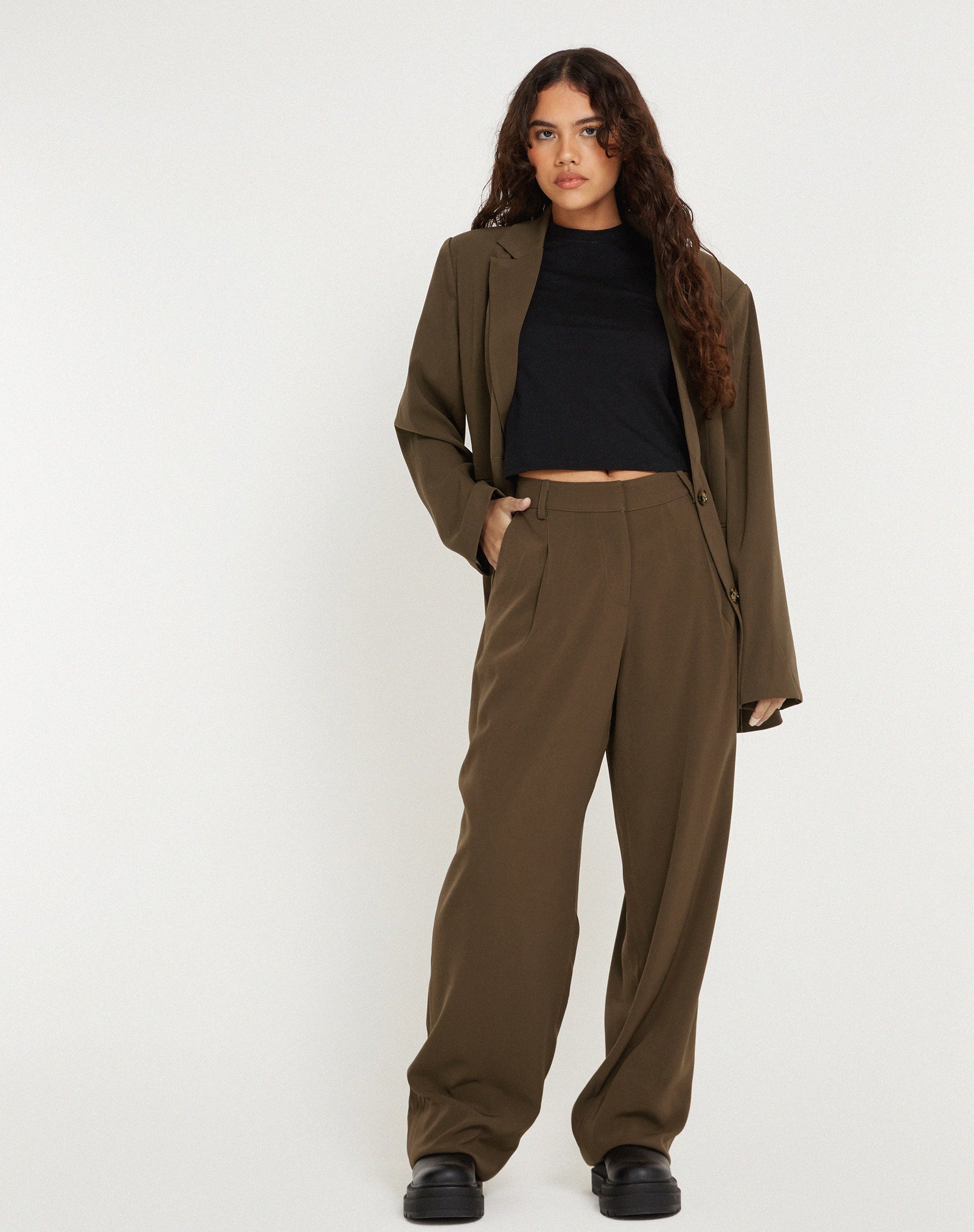 Abbildung der Sakaria Wide Leg Trouser in Truffle