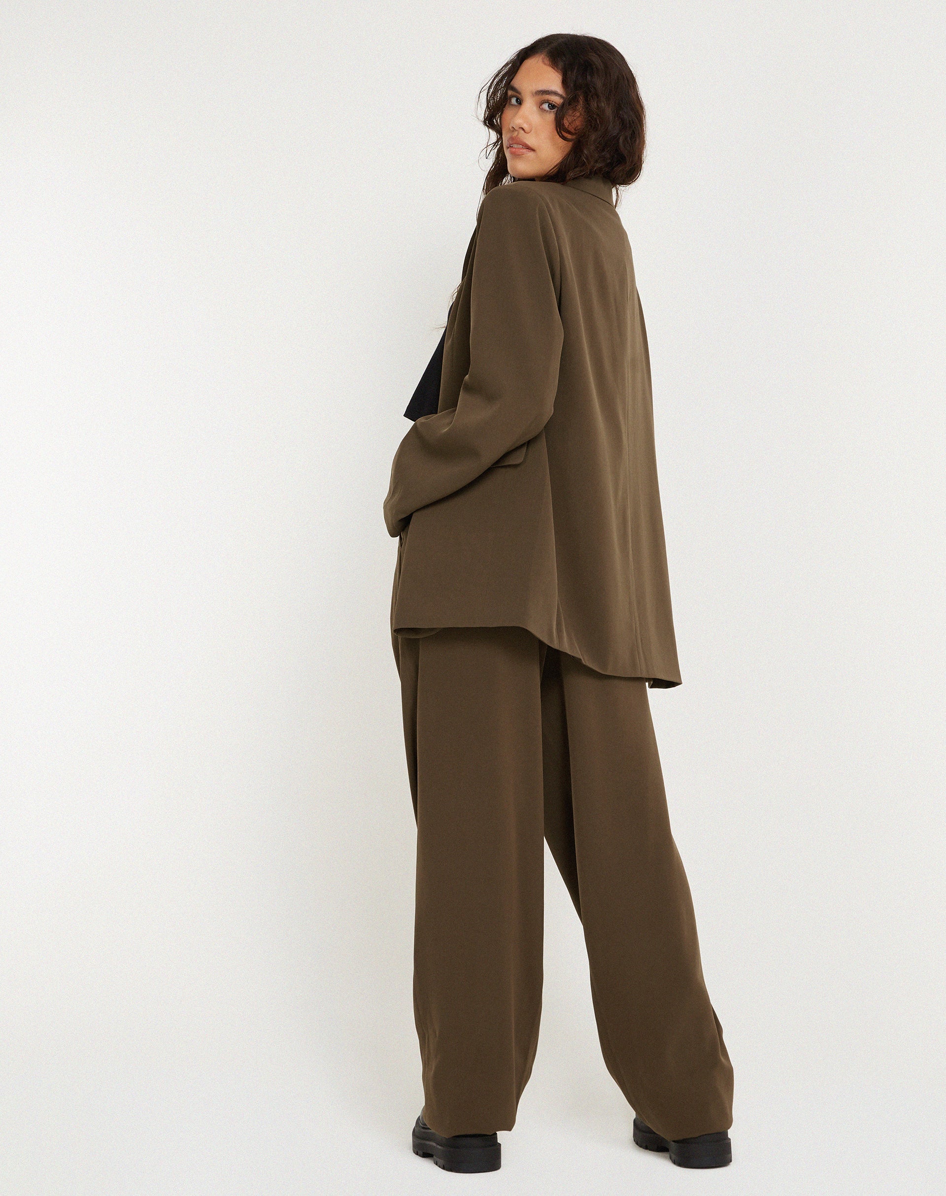Abbildung der Sakaria Wide Leg Trouser in Truffle