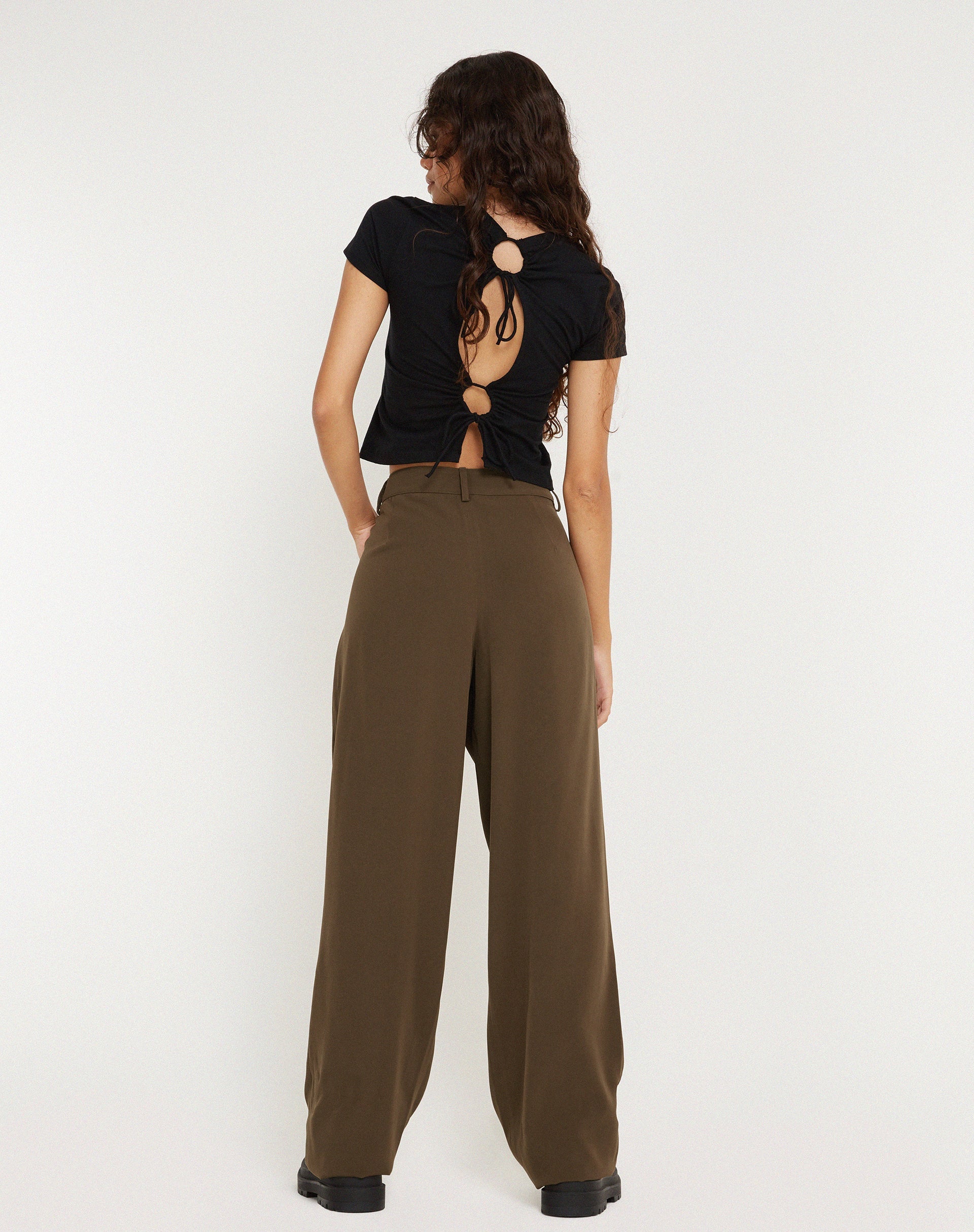 Abbildung der Sakaria Wide Leg Trouser in Truffle