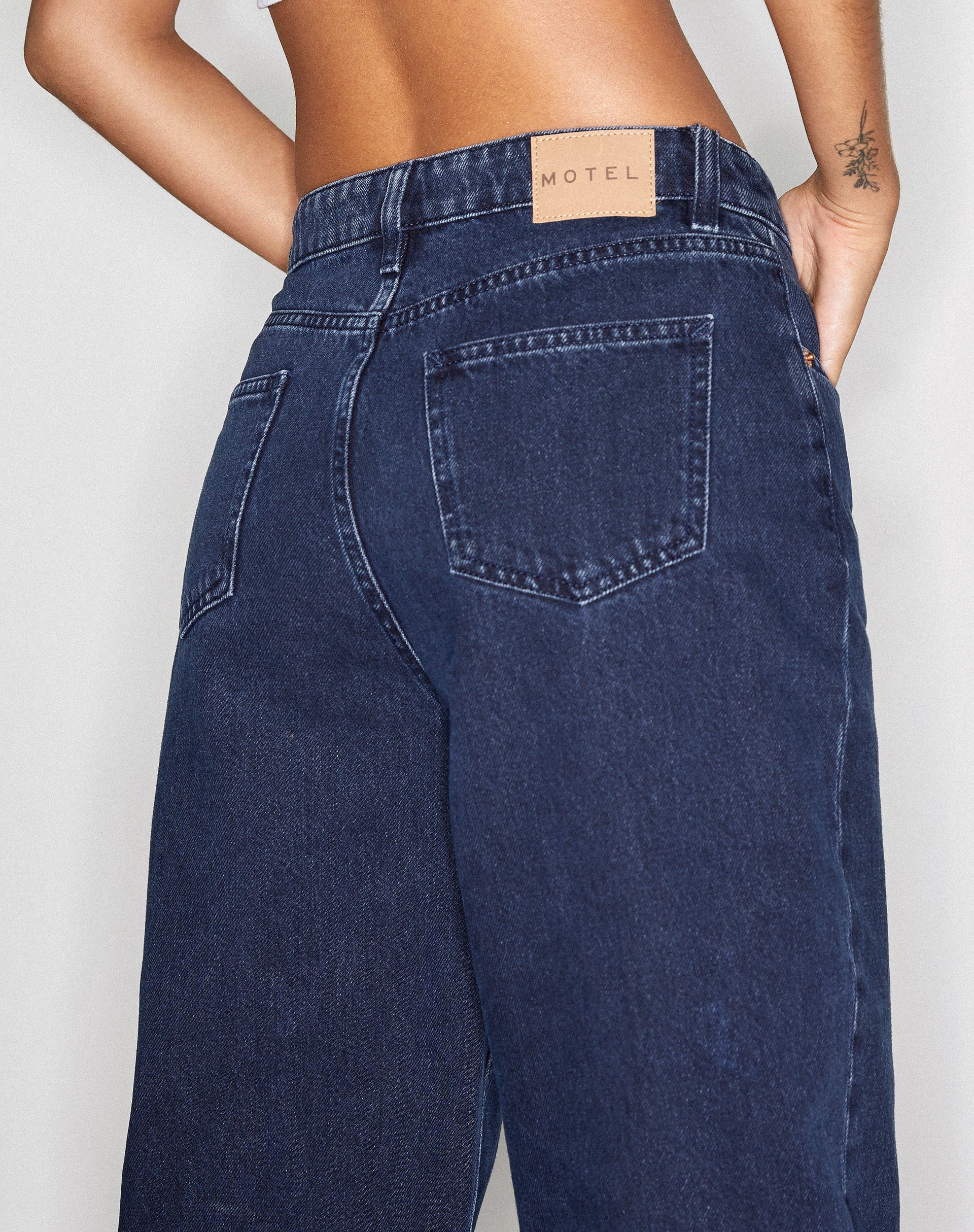 Bild von Parallel Jeans in Blau und Schwarz
