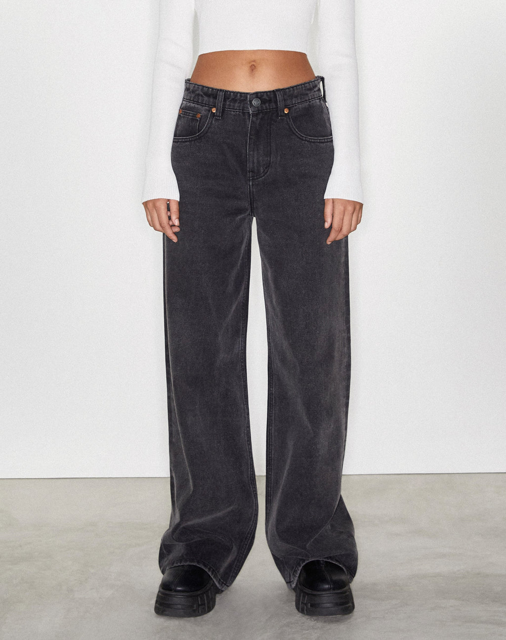Geräumige extra weite Low Rise Jeans in schwarzer Waschung