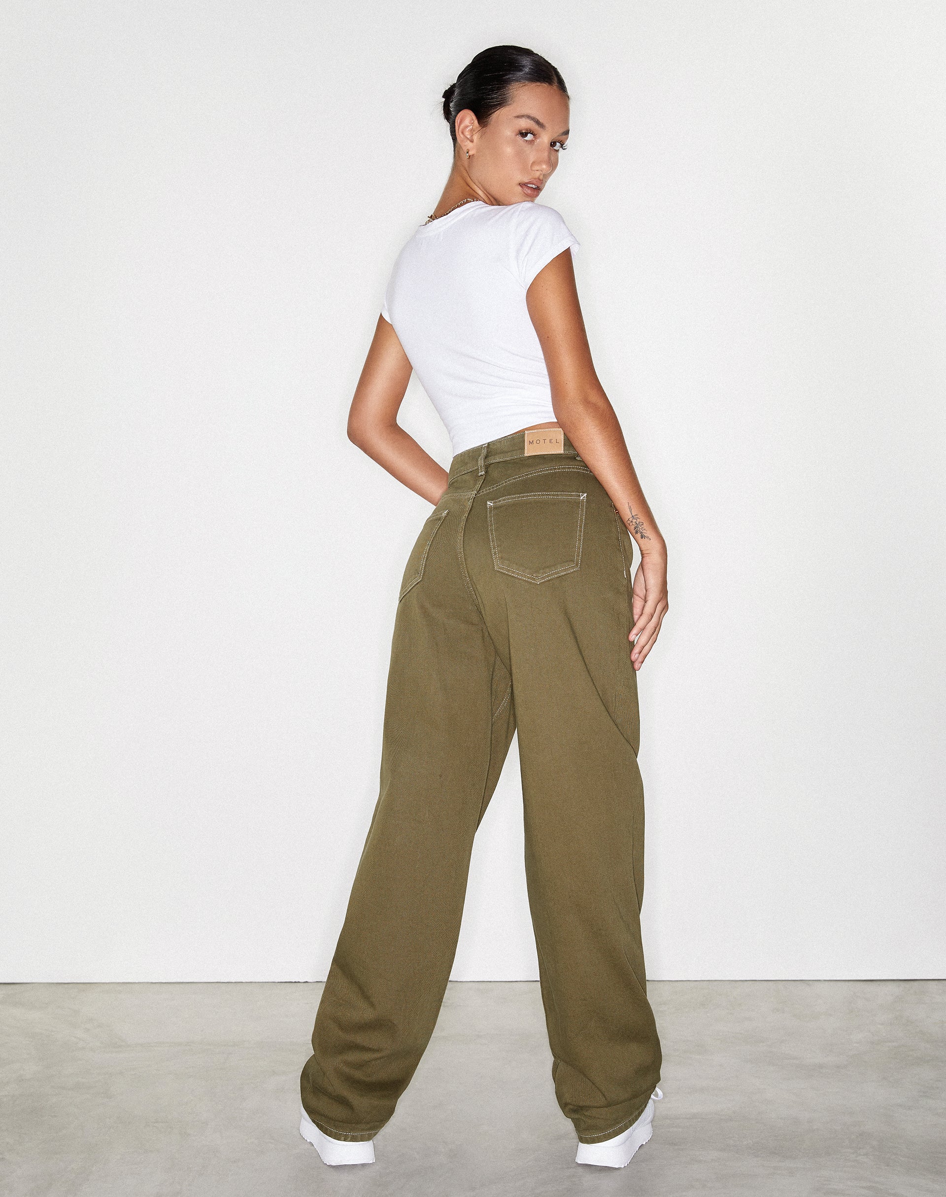 Bild von Parallel Jeans in Militärgrün