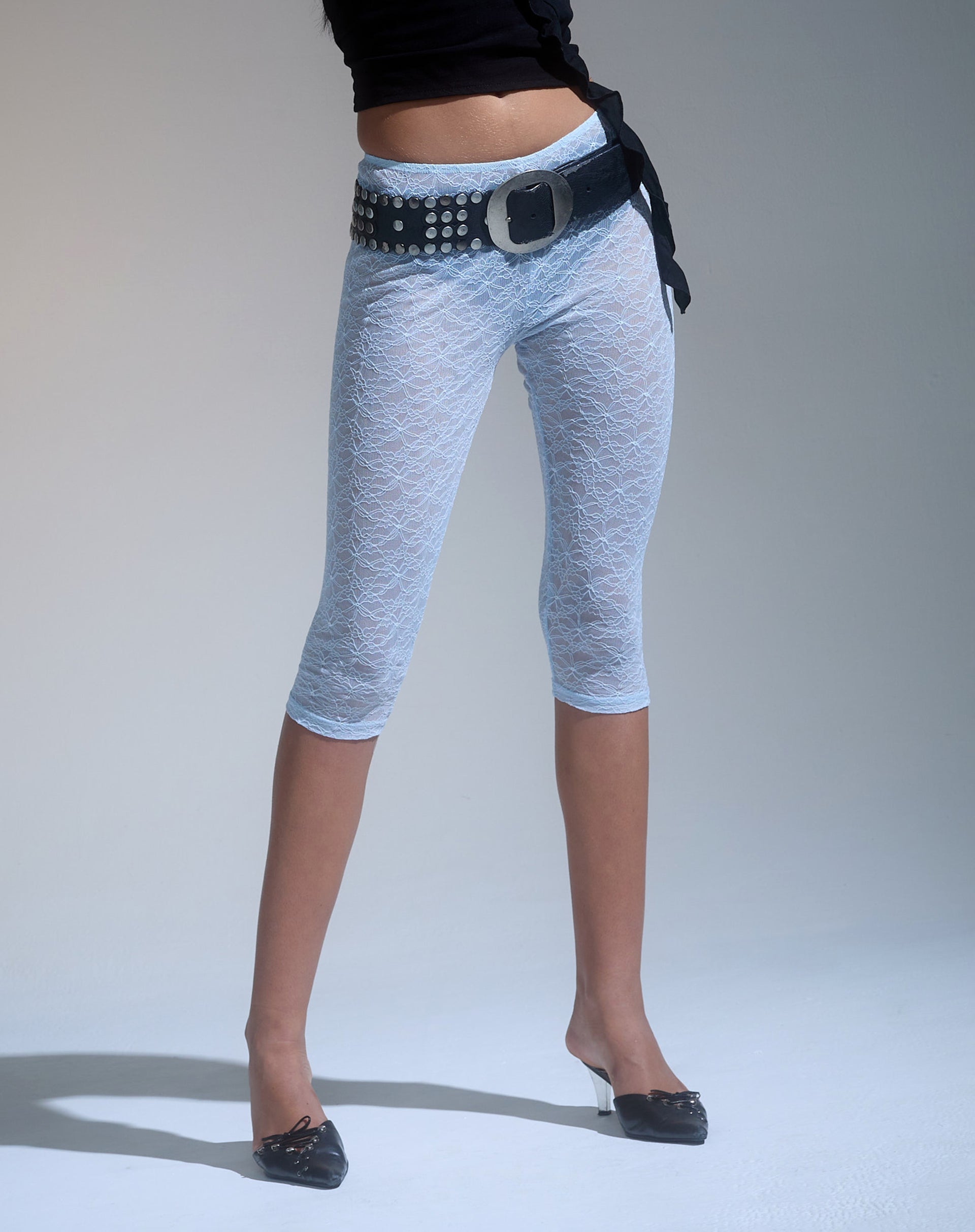 Image of Kalima Lace Cropped Caprihose in Babyblau