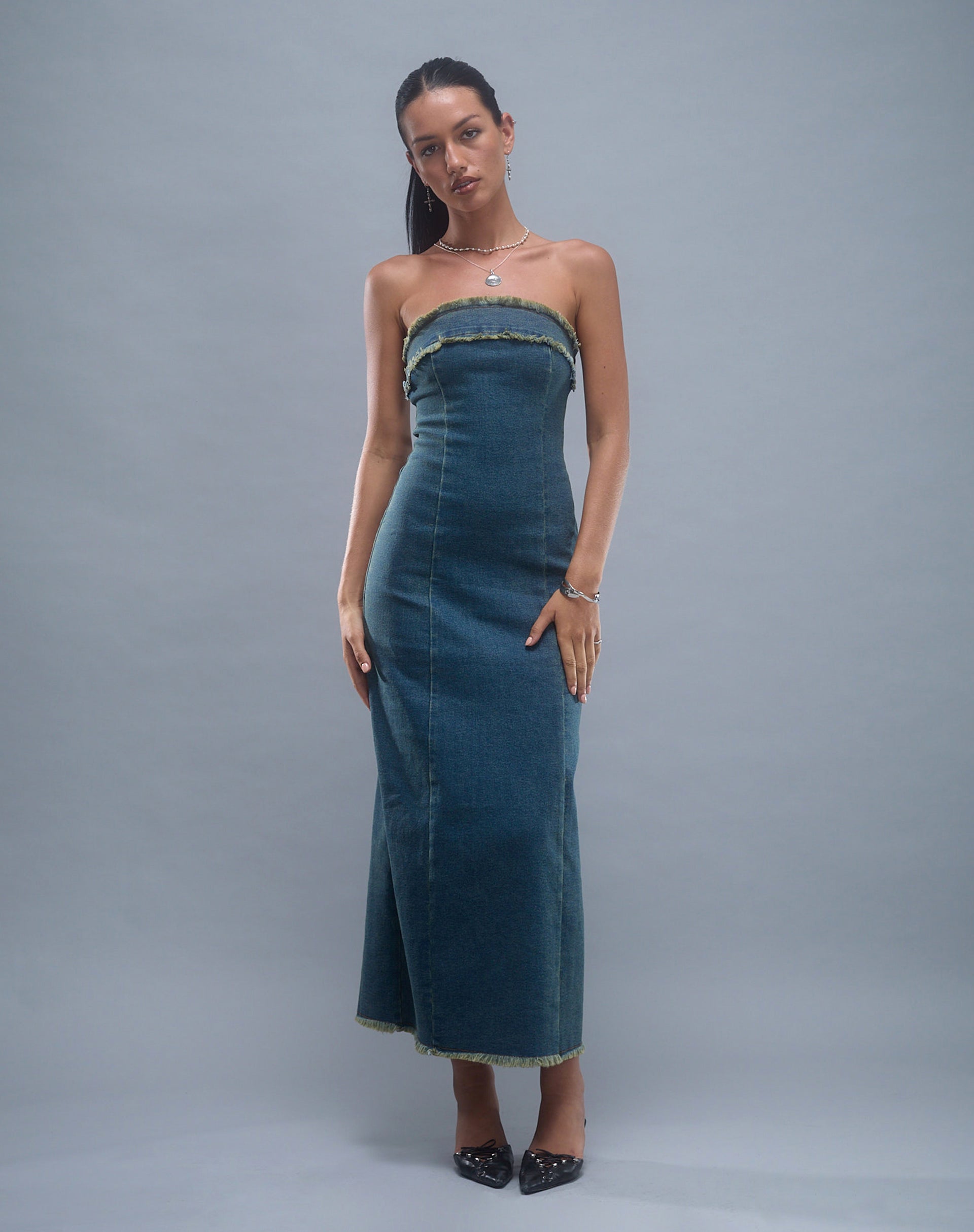 Bild von Atun Denim Bandeau Maxikleid in Braun Blau Acid Wash