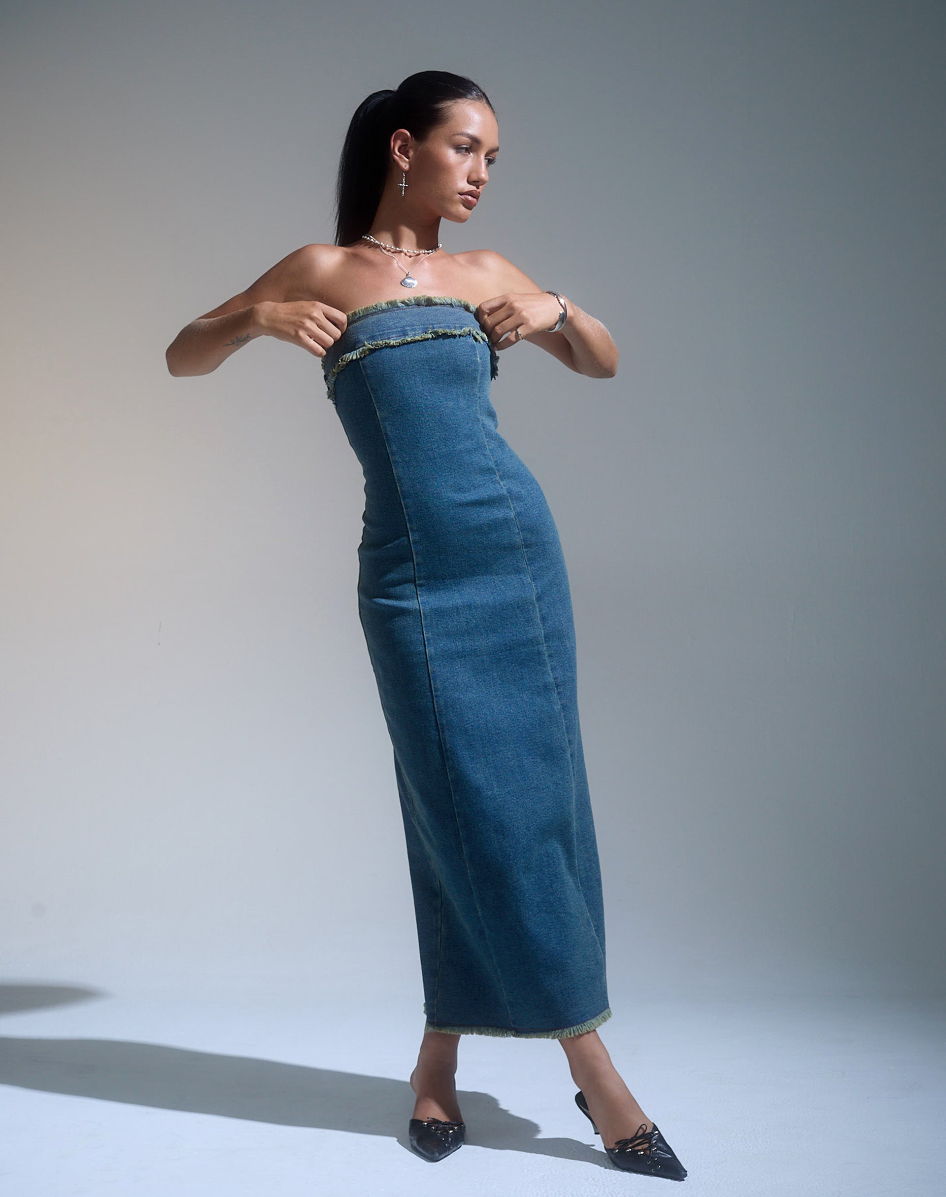 Bild von Atun Denim Bandeau Maxikleid in Braun Blau Acid Wash
