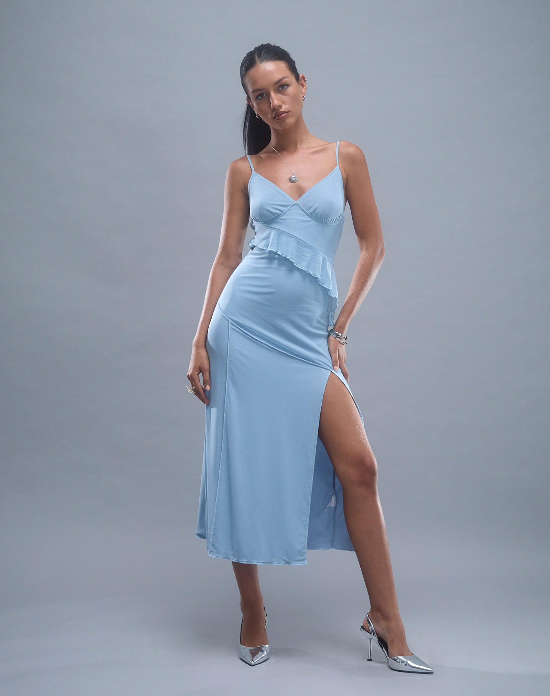 Image of Jacy gerafftes Midikleid aus Mesh Blau