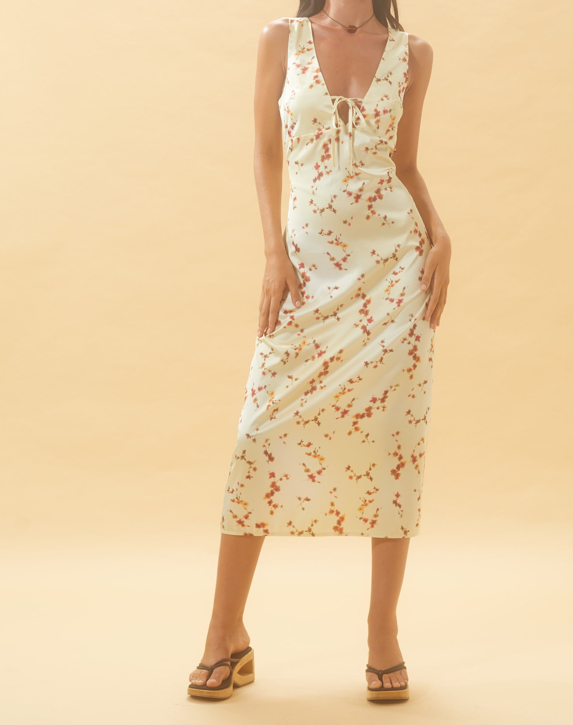 Bild von Lasanda Maxi-Satin-Kleid in Bohemian Floral Gelb