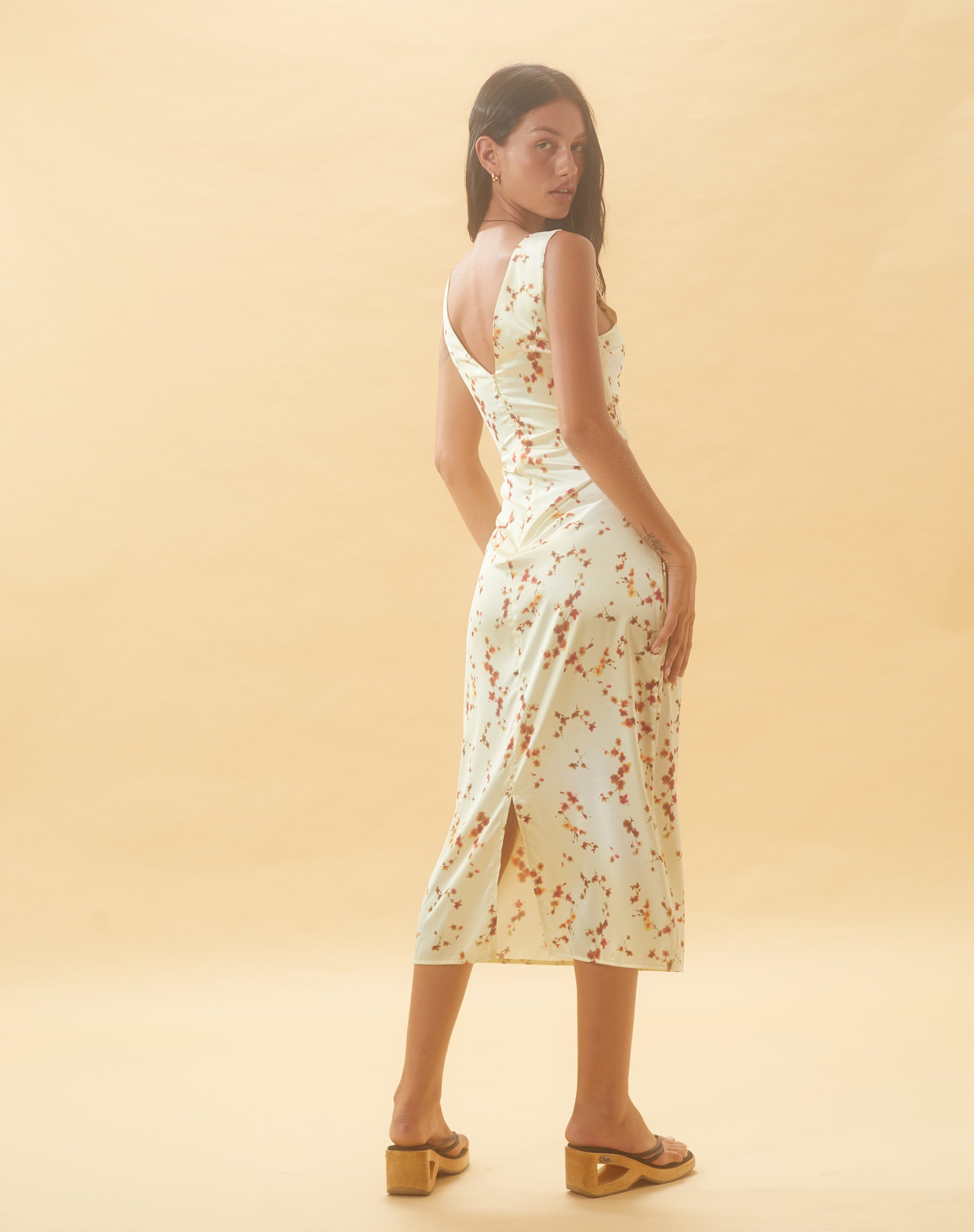 Bild von Lasanda Maxi-Satin-Kleid in Bohemian Floral Gelb