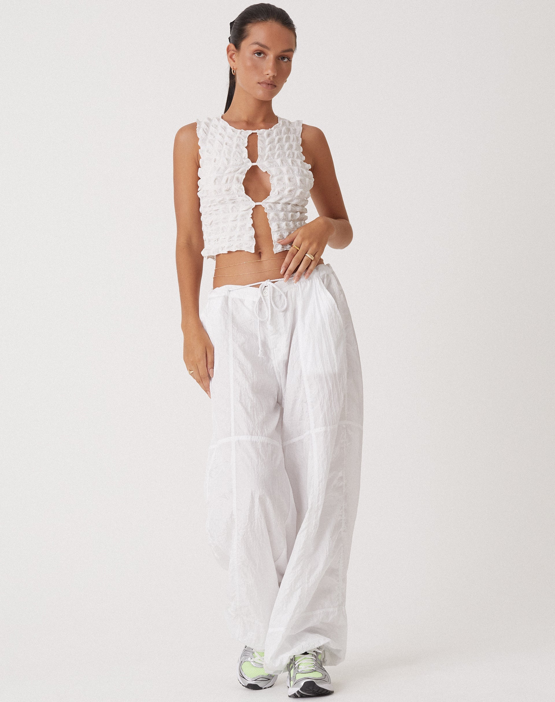 Bild von MOTEL X OLIVIA NEILL Nolan Cutout Top in Bubble Jersey True White