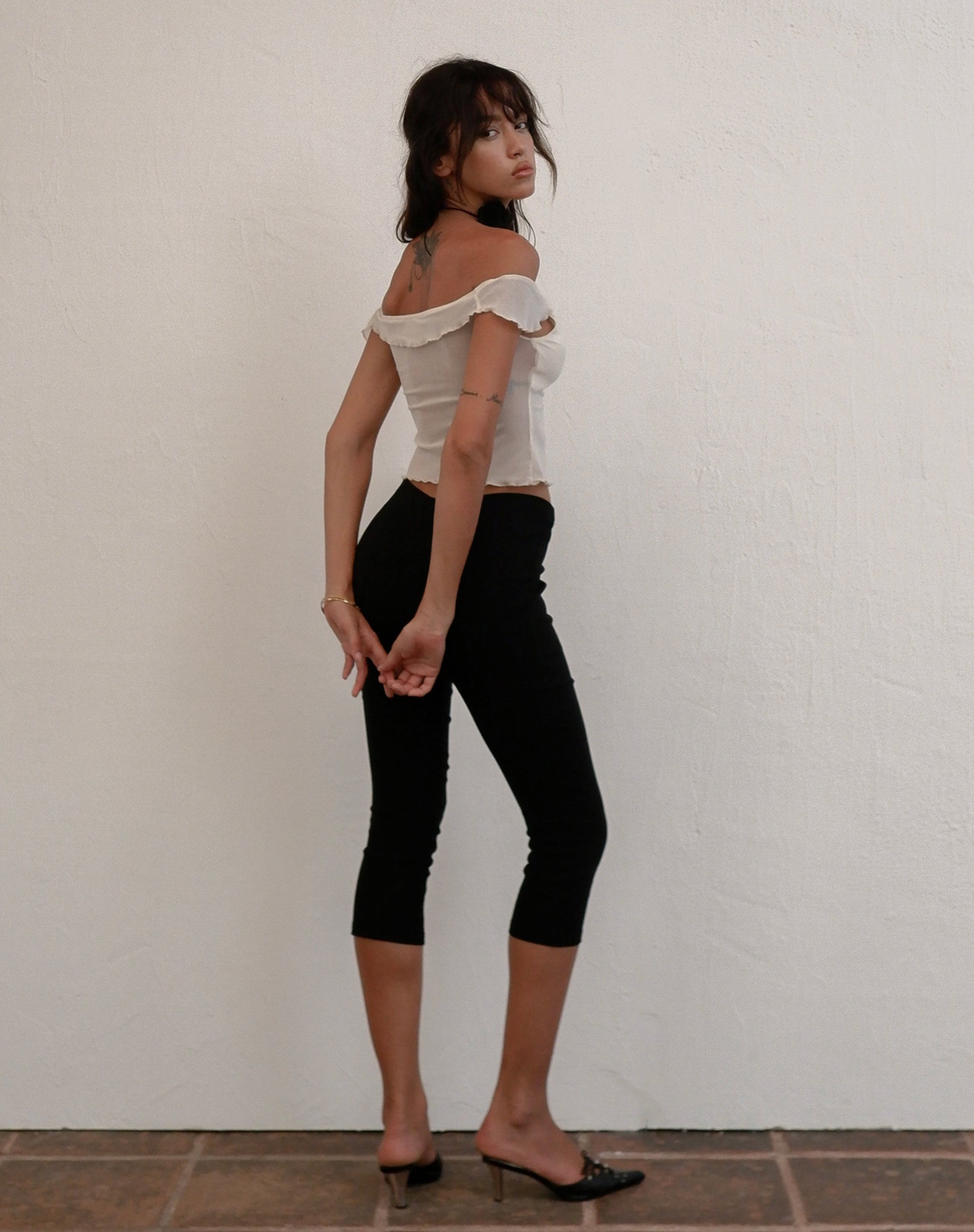 Image of Asla Gekürzte Capri-Hose aus Stretch-Schneiderei Schwarz