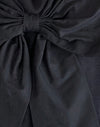 Schwarz mit schwarzer Schleife