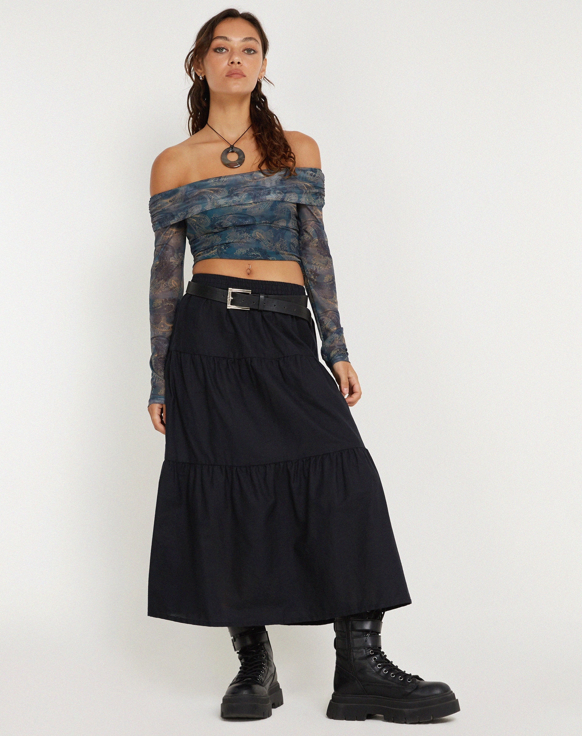 IMAGE OF Nagini Langärmeliges Bardot-Top in Blau Paisley