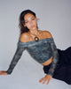 IMAGE OF Nagini Langärmeliges Bardot-Top in Blau Paisley