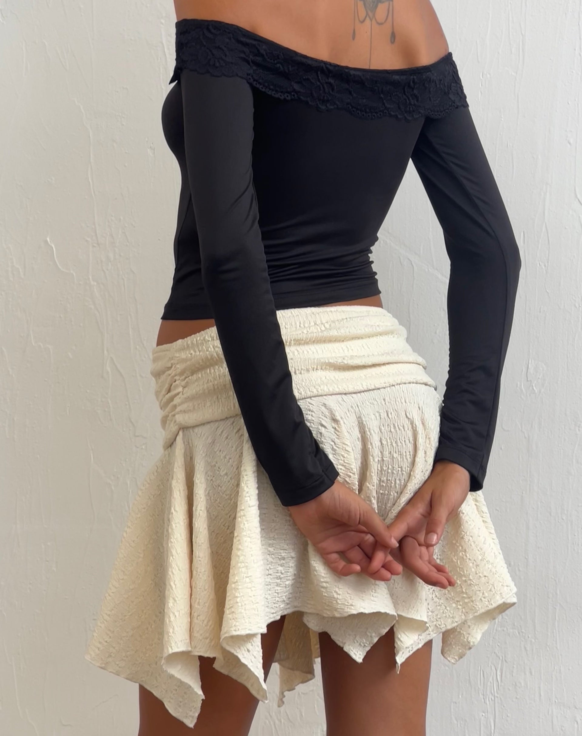 Image of Nagita Slinky Langarm Bardot Top in Schwarz