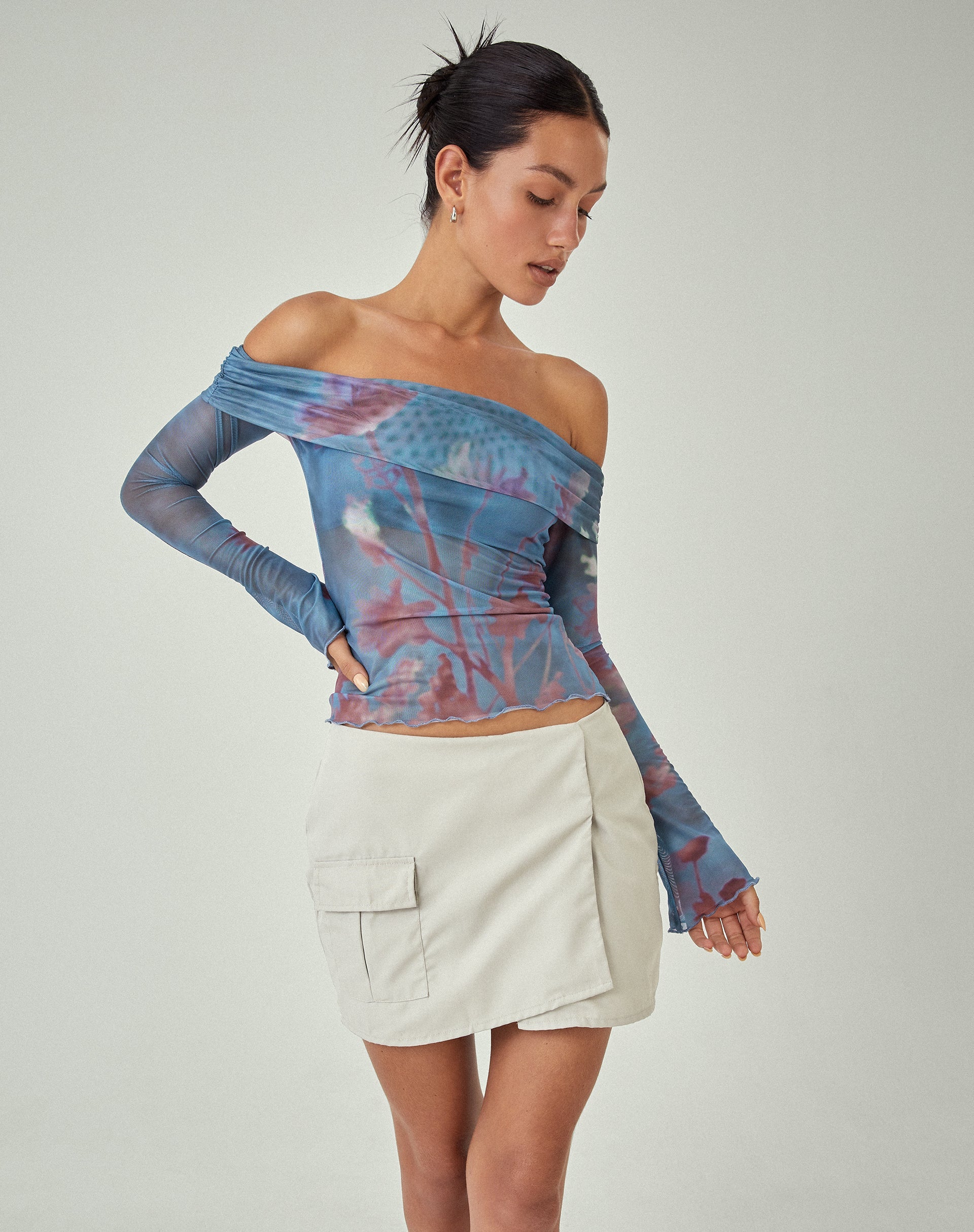 Bild von MOTEL X JACQUIE Nagya Langarm-Top in Lumen Mesh Blau