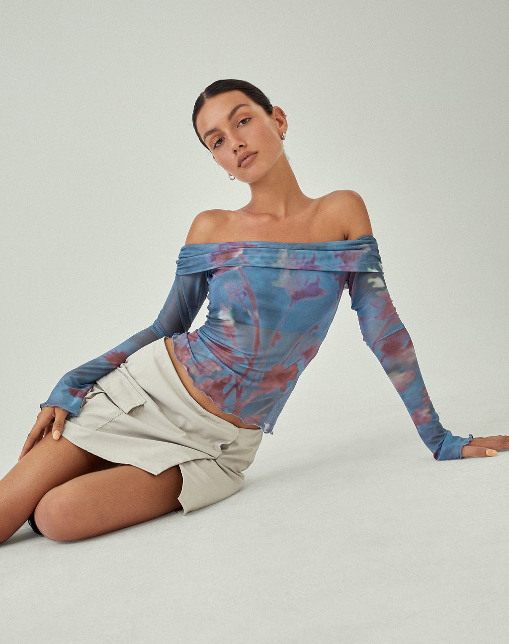 MOTEL X JACQUIE Nagya Langarm-Top in Lumen Mesh Blau