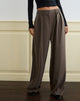 Image of Nala Breite Bundfaltenhose in Tailoring Truffle