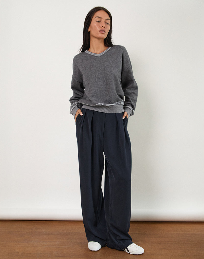 Image of Nala Weite Beinfaltenhose in Tailoring Navy