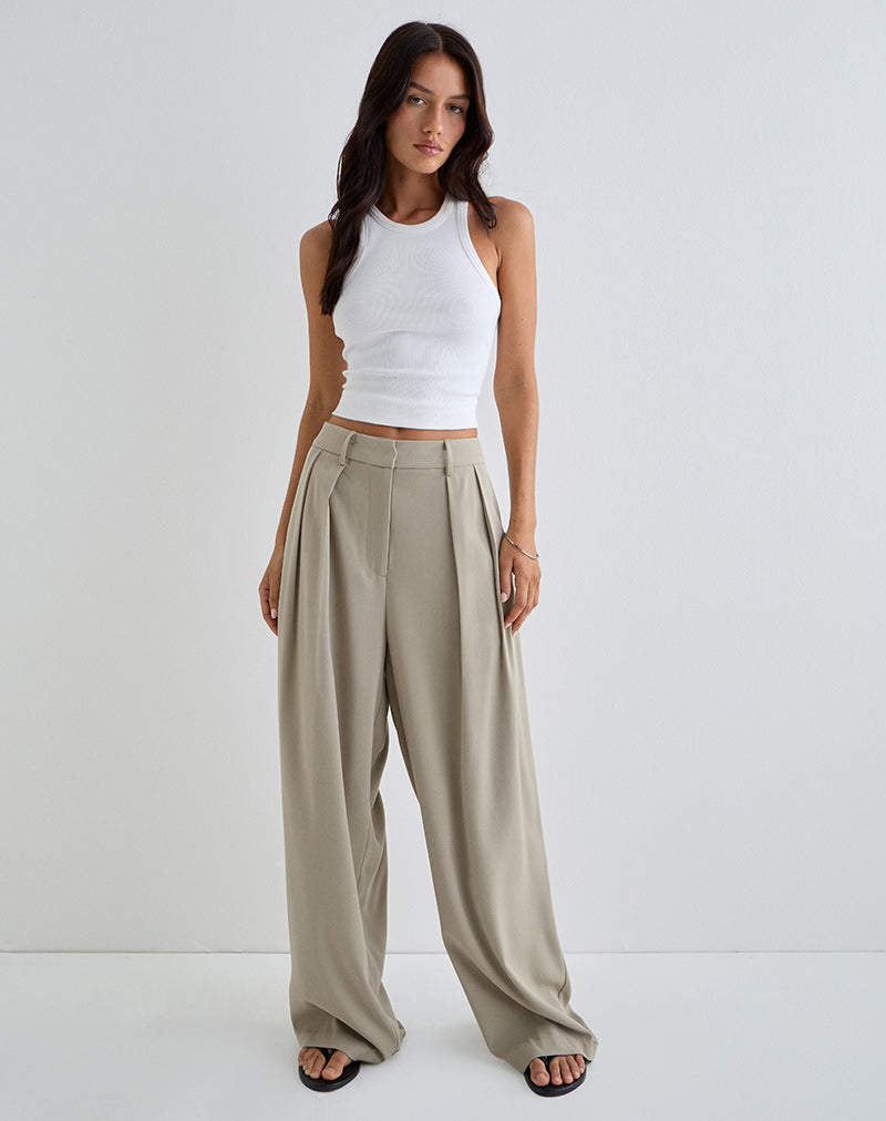 Image of Nala Breite Bundfaltenhose in Taupe Tailoring