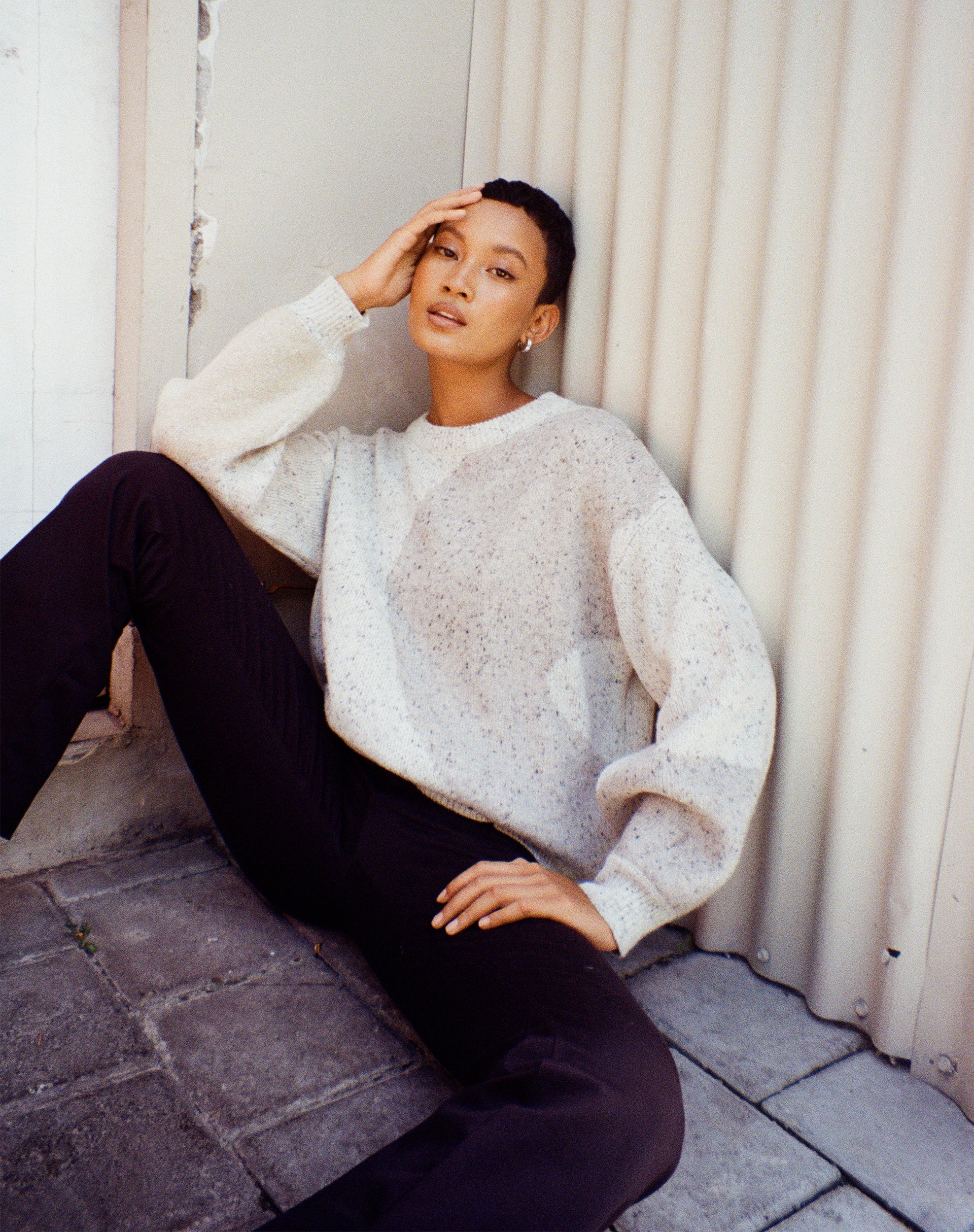 Abbildung des Namari Pullovers in Abstract Splodge Beige, Lila und Olive