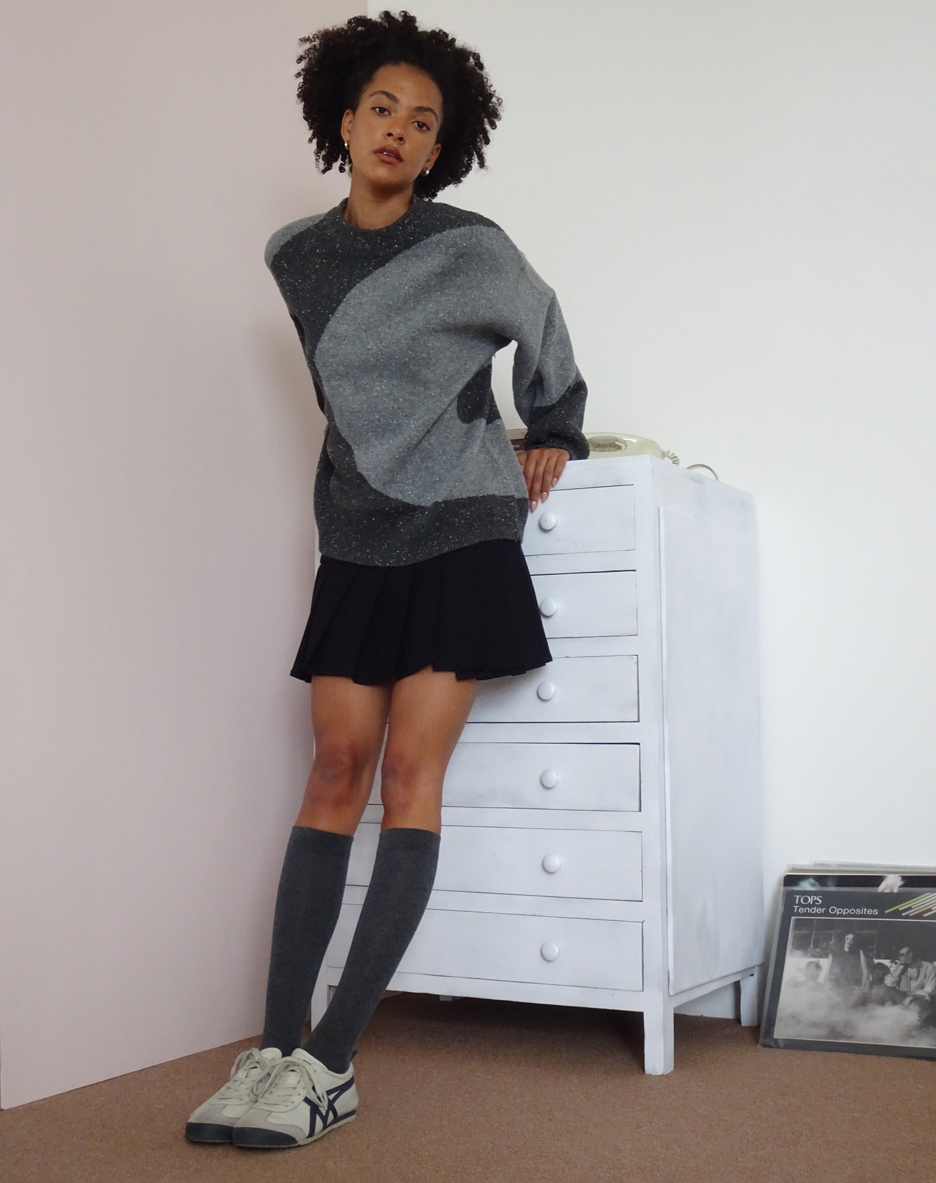 Image of Namari Pullover aus schwarzem und anthrazitfarbenem Mischstrick