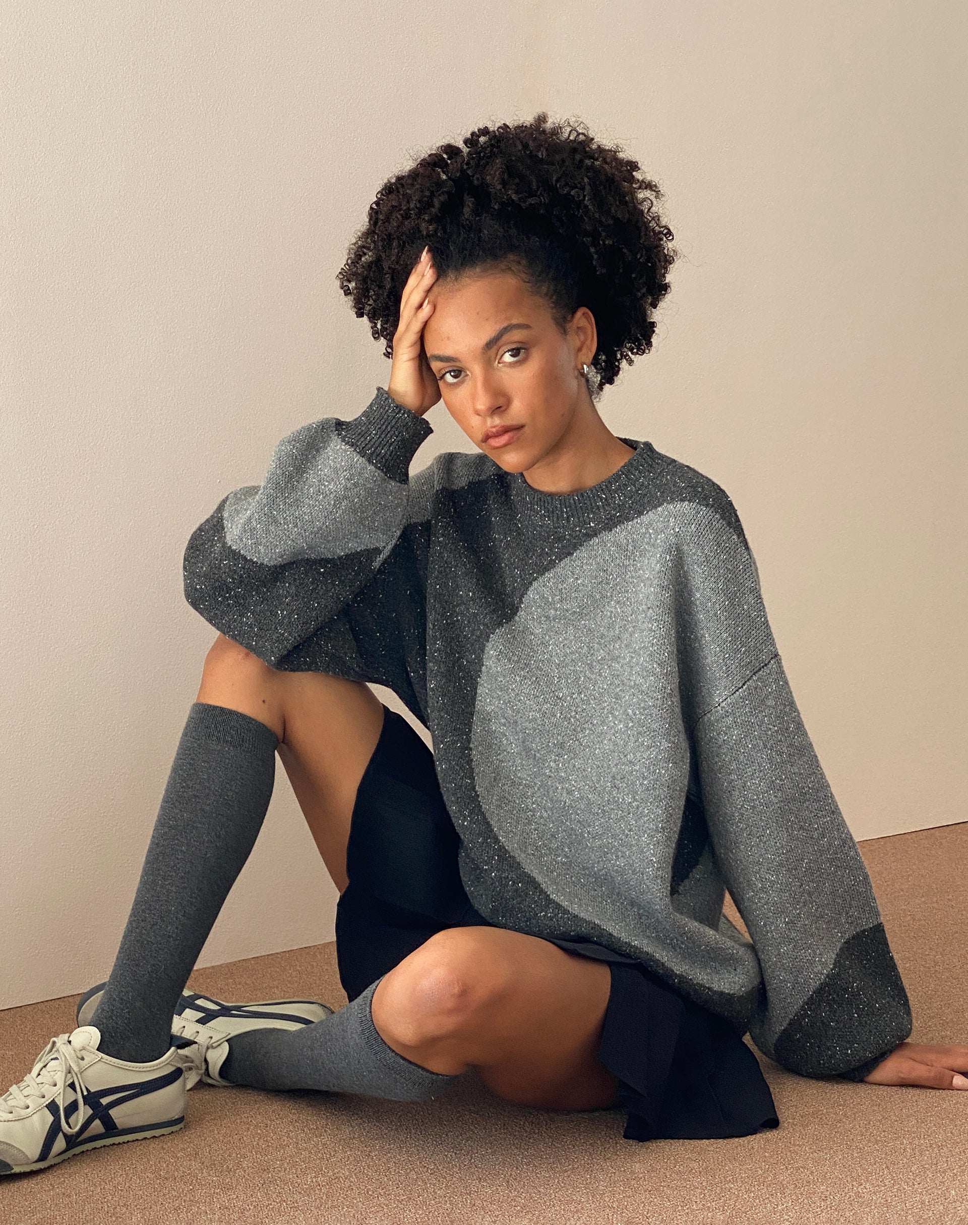 Image of Namari Pullover aus schwarzem und anthrazitfarbenem Mischstrick