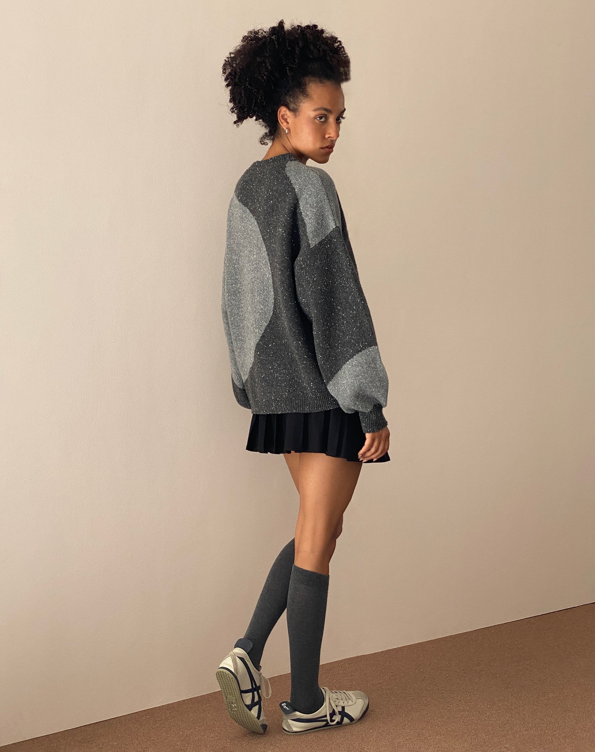 Image of Namari Pullover aus schwarzem und anthrazitfarbenem Mischstrick