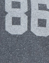 Grau gestrickt mit 86er-Motiv