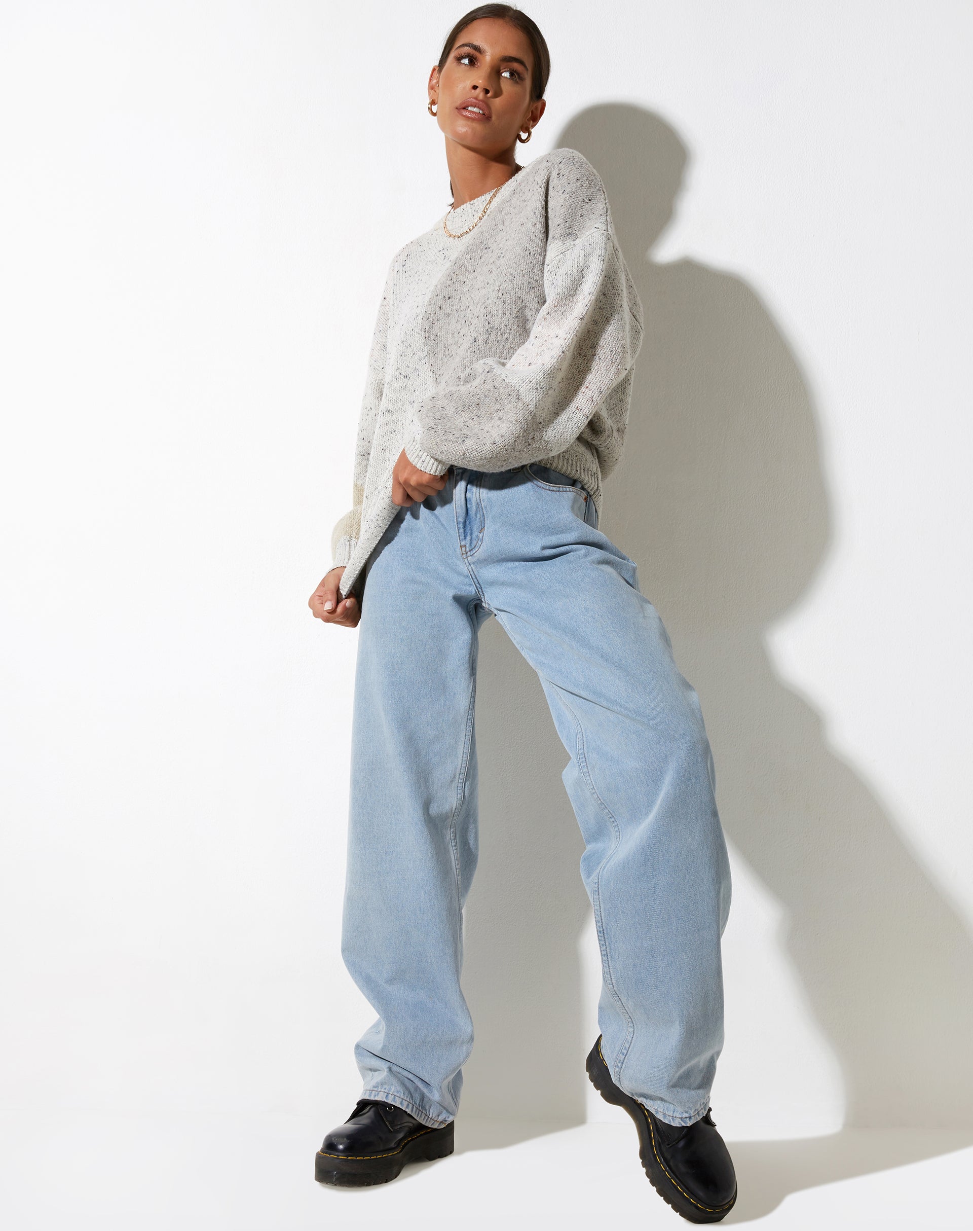 Abbildung des Namari Pullovers in Abstract Splodge Beige, Lila und Olive