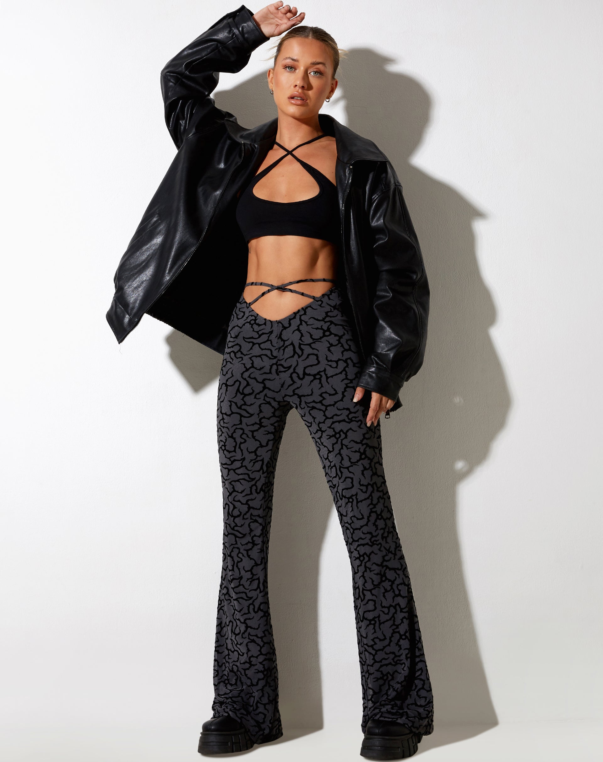 Bild von Nancha Flare Hose in Tribal Flock