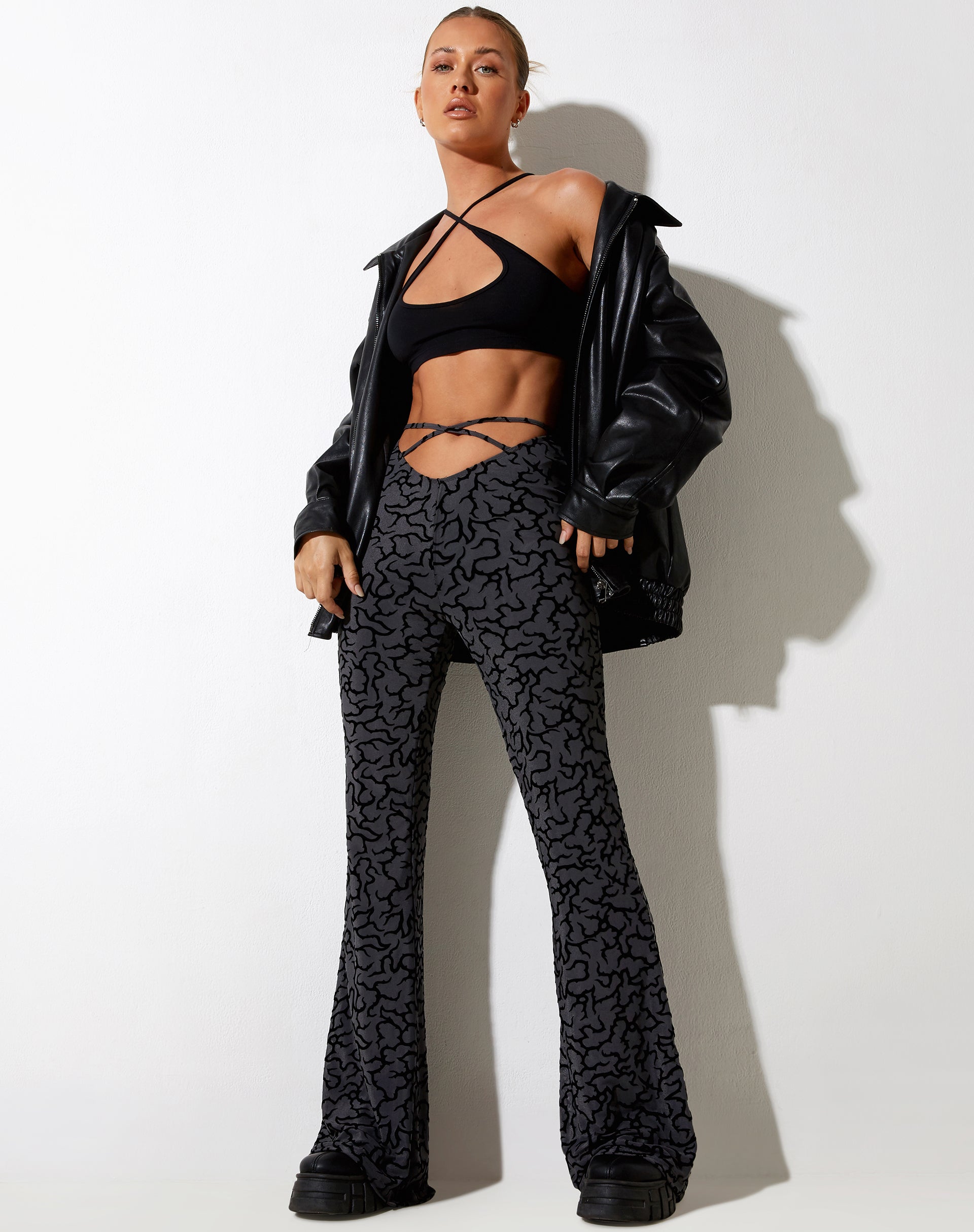 Bild von Nancha Flare Hose in Tribal Flock