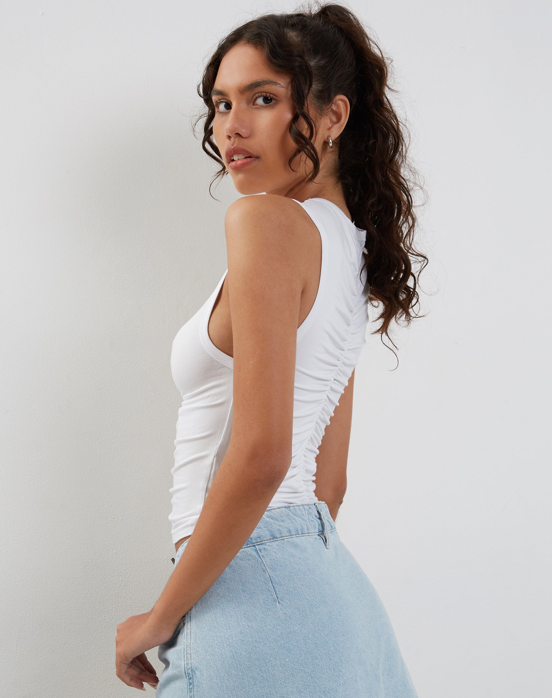 Abbildung von Naoko Ruched Top in Weiß