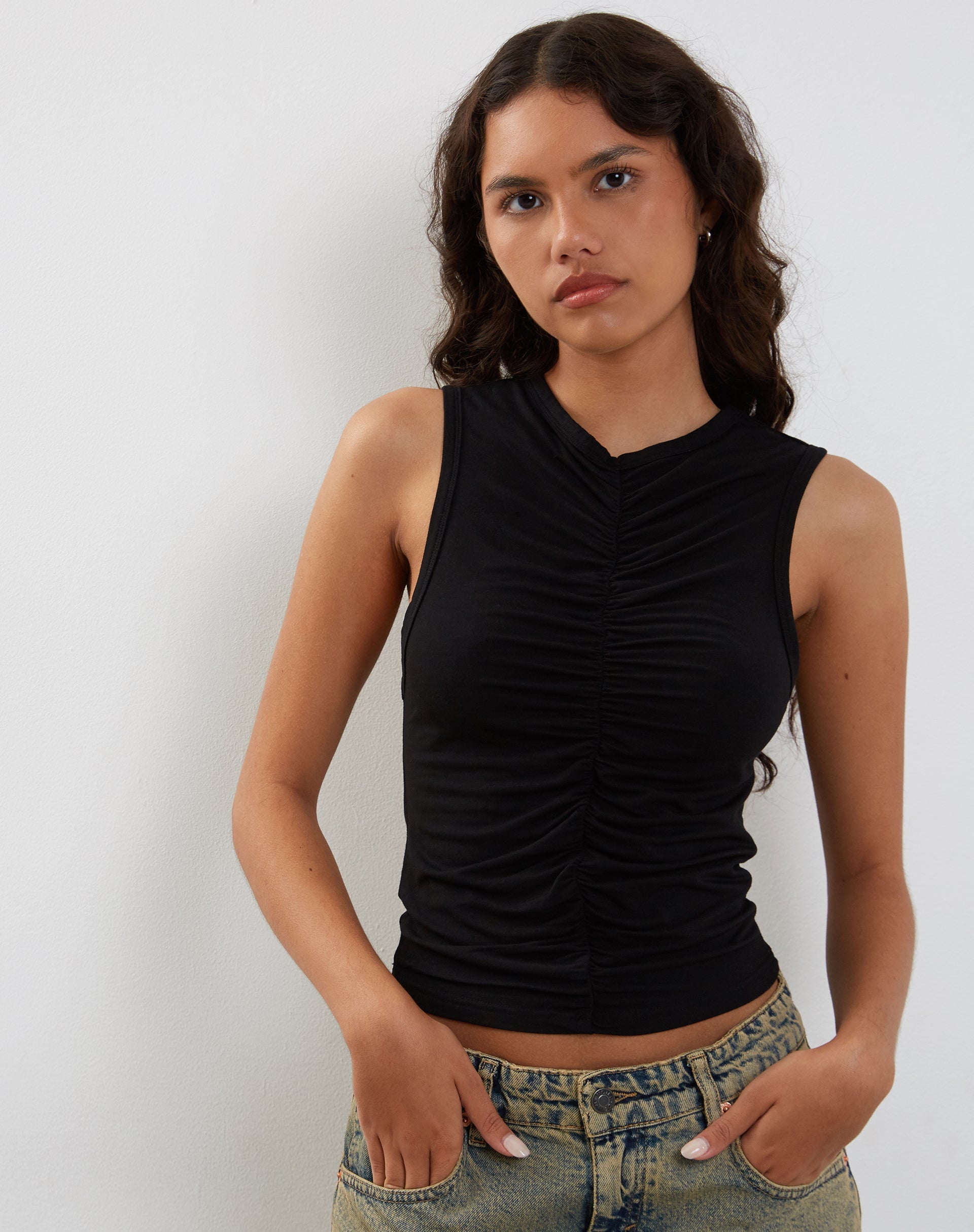 Image of Naoko Gerafftes Top in Schwarz