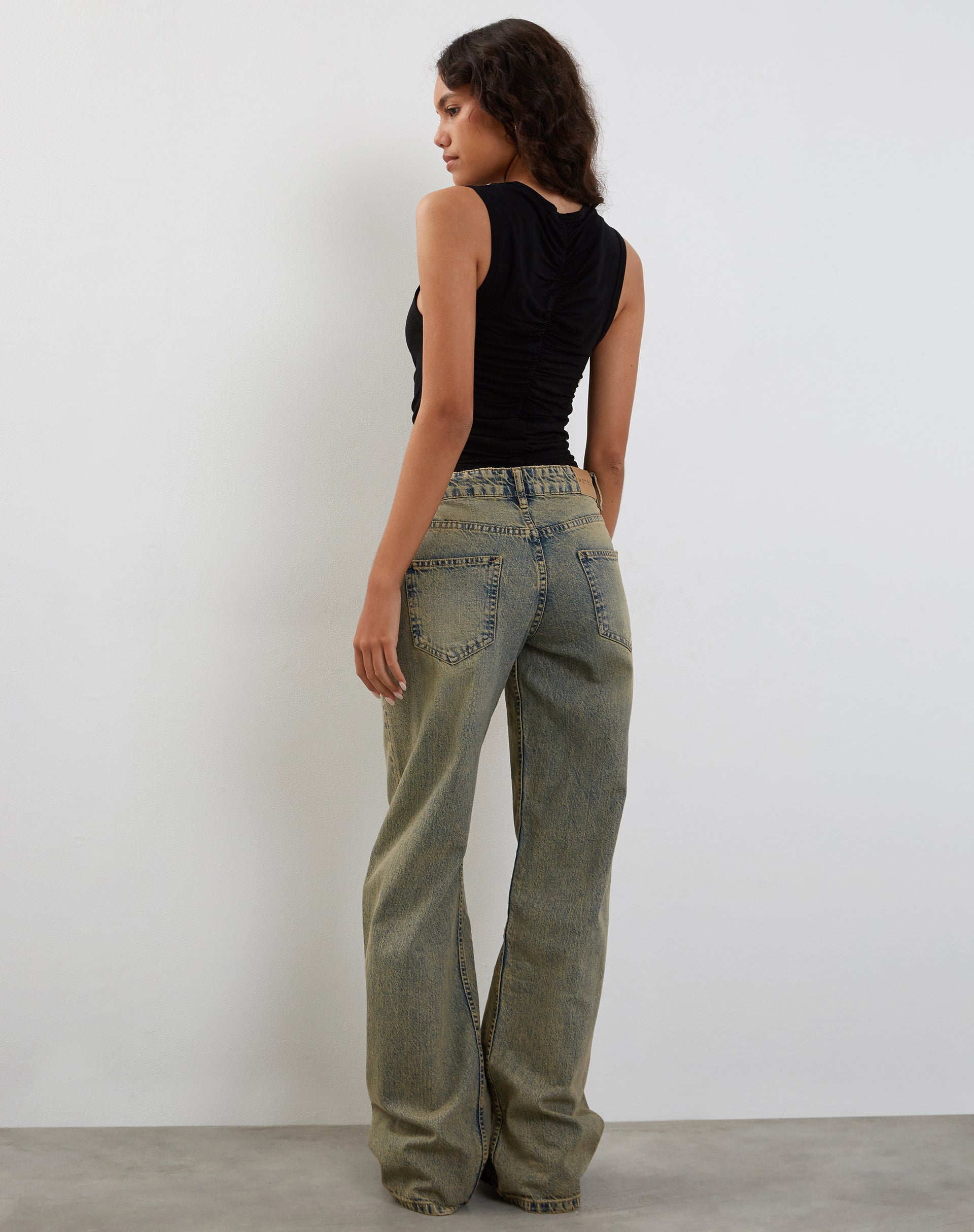 Image of Naoko Gerafftes Top in Schwarz