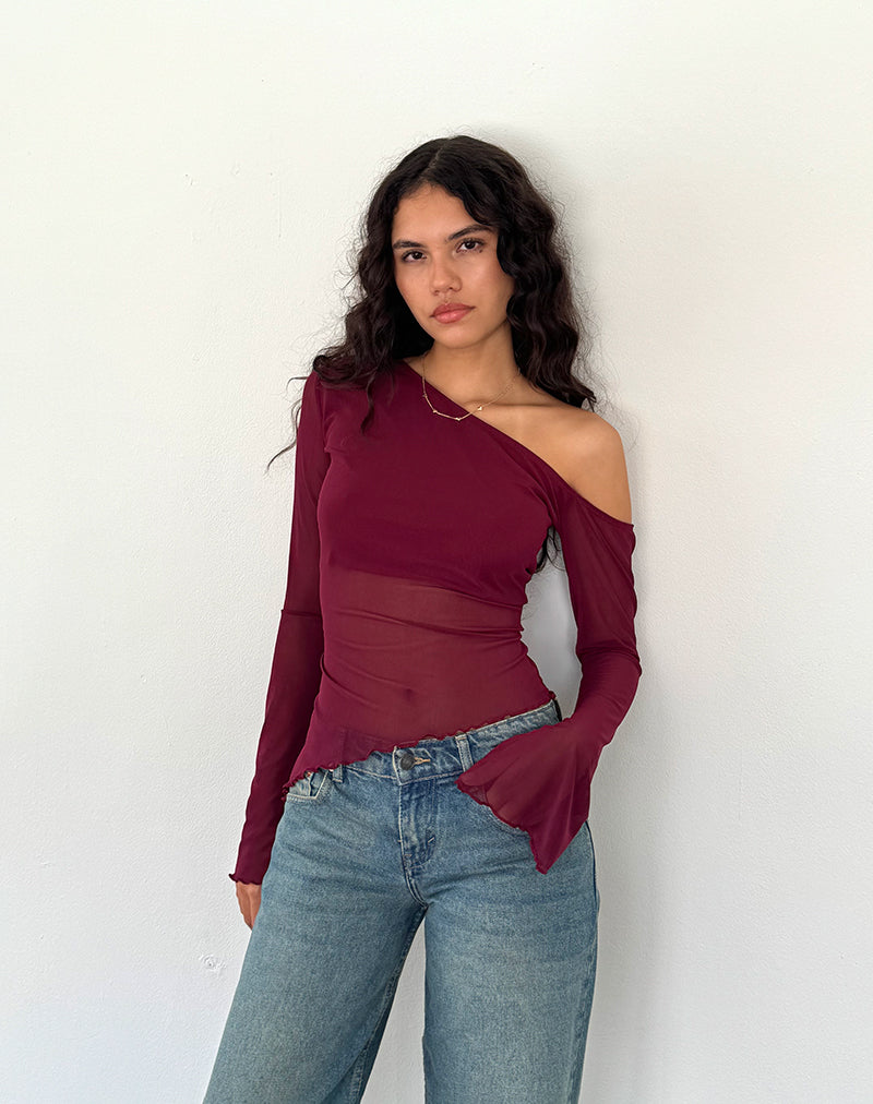 Narcissa Asymmetrisches langärmeliges Oberteil in Maroon