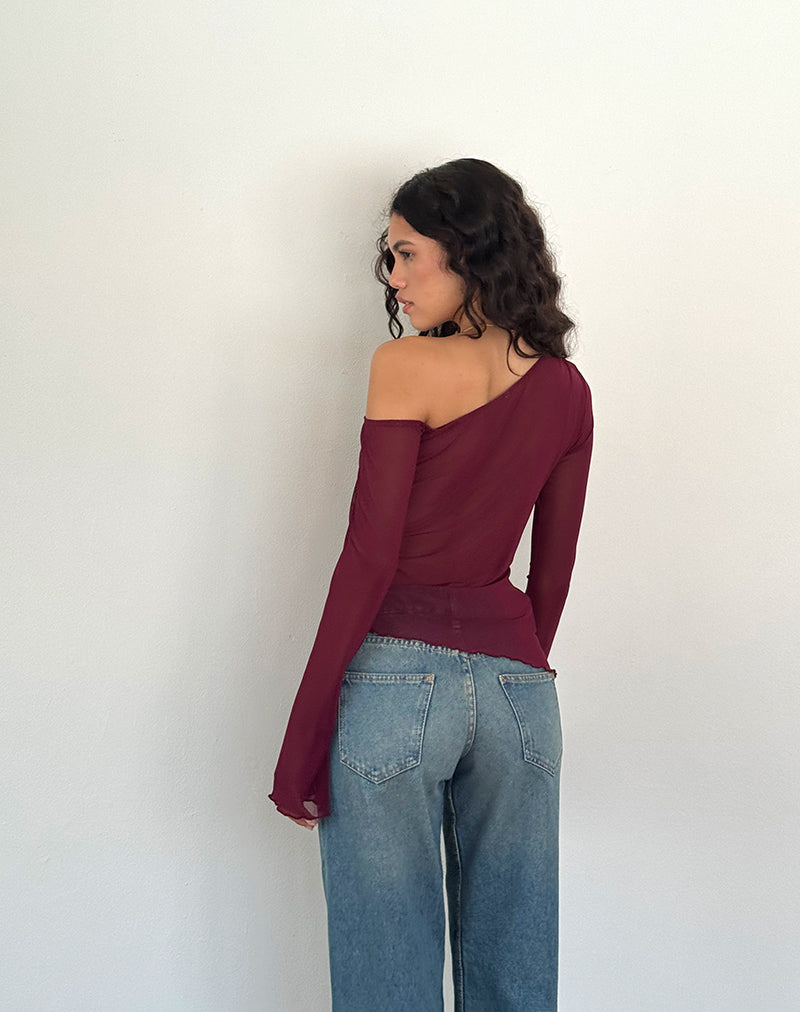 Image of Narcissa Asymmetrisches langärmeliges Top in Maroon