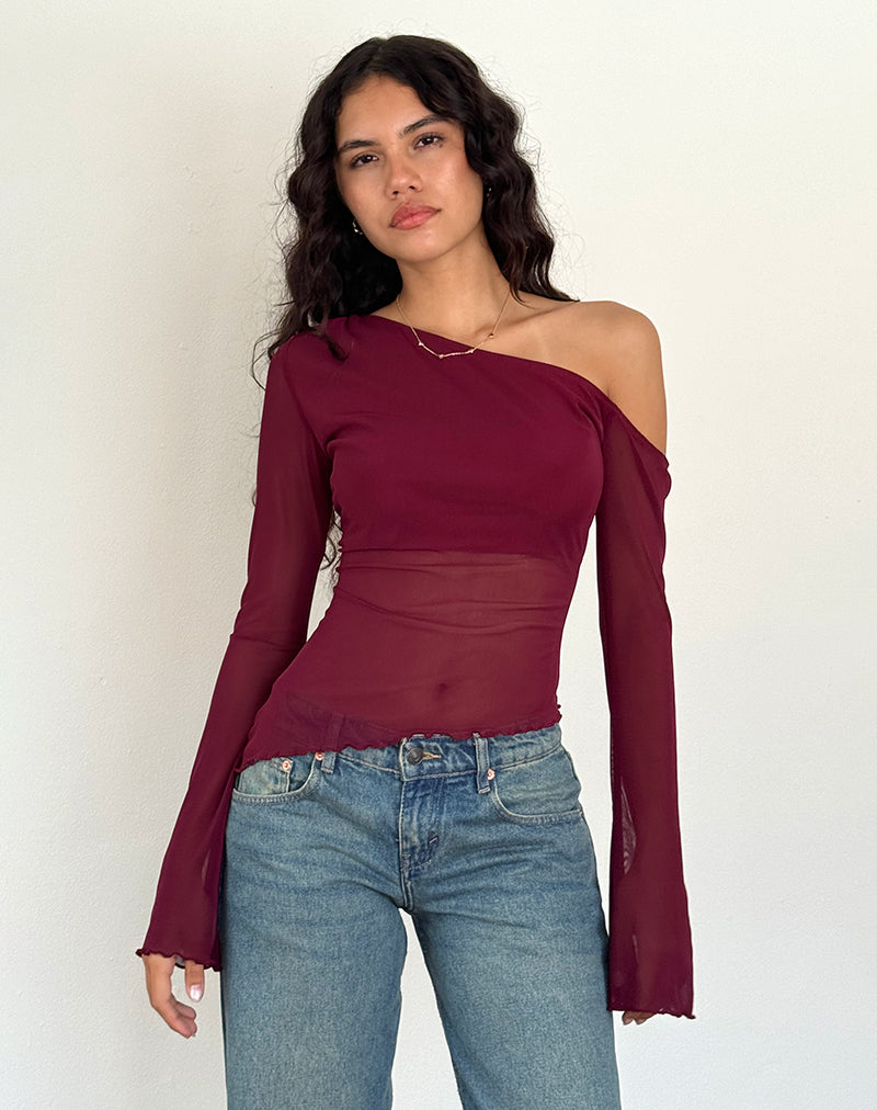 Image of Narcissa Asymmetrisches langärmeliges Top in Maroon