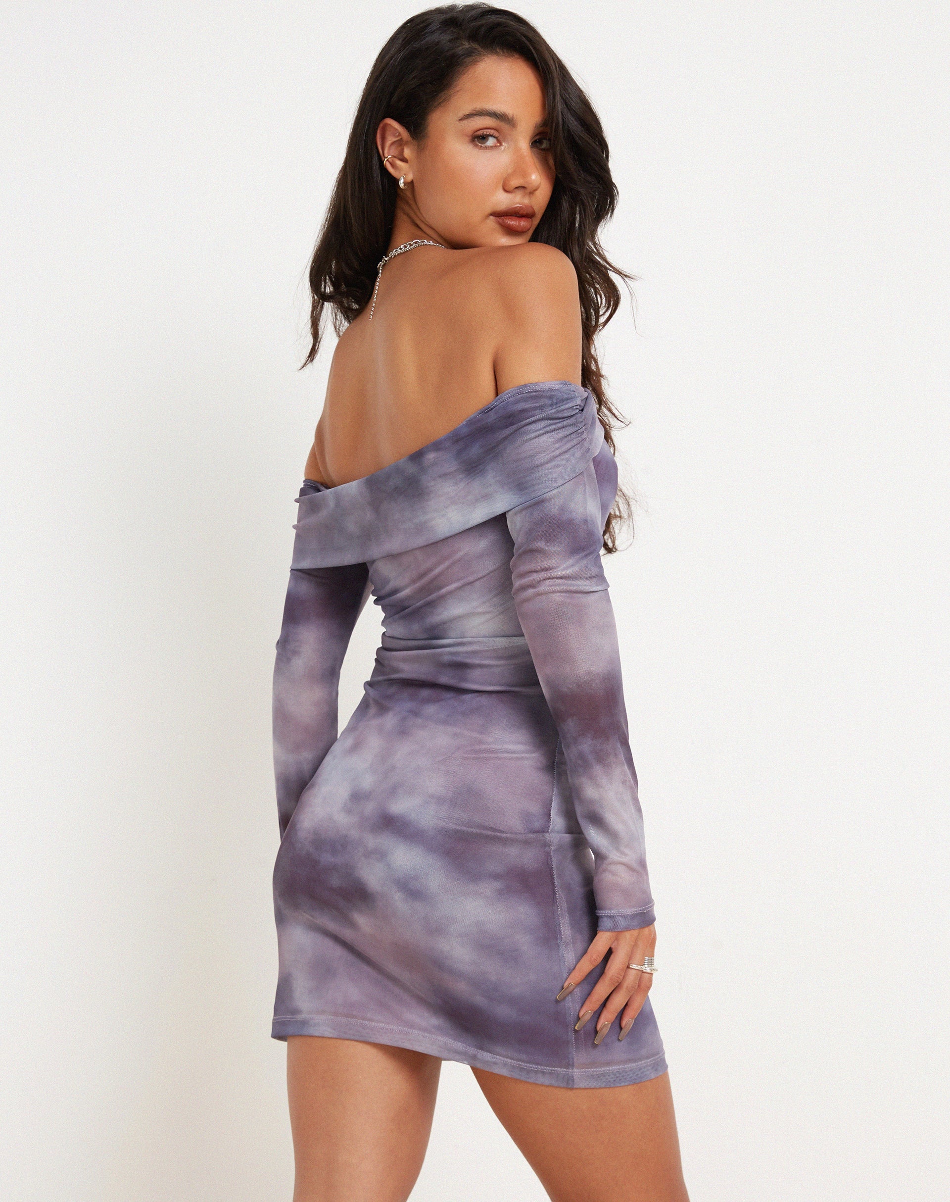Bild von Nasami Langärmeliges Mesh-Minikleid in Smokey Gradients Lila