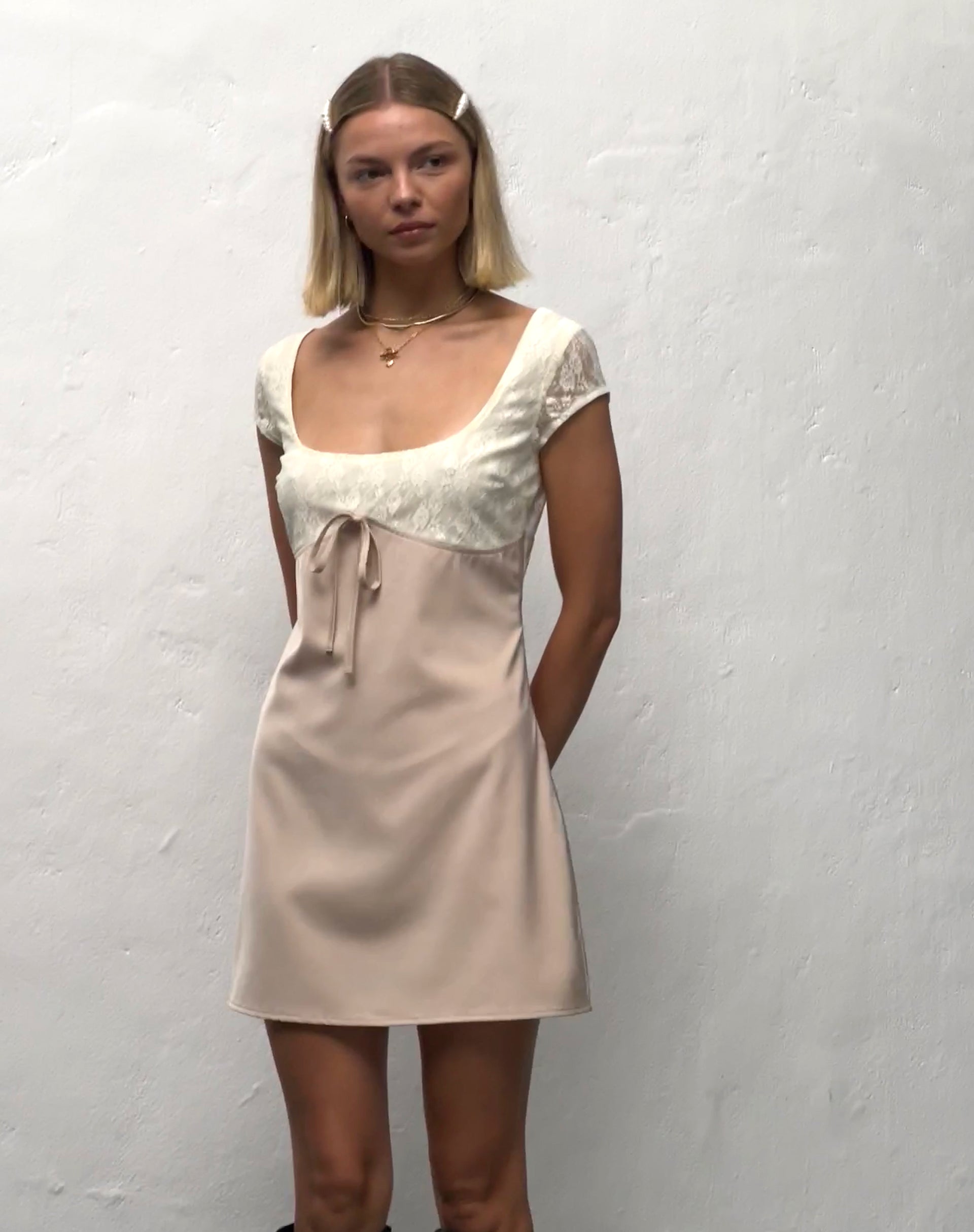 Image of Nauli Satin Minikleid in Buttercream