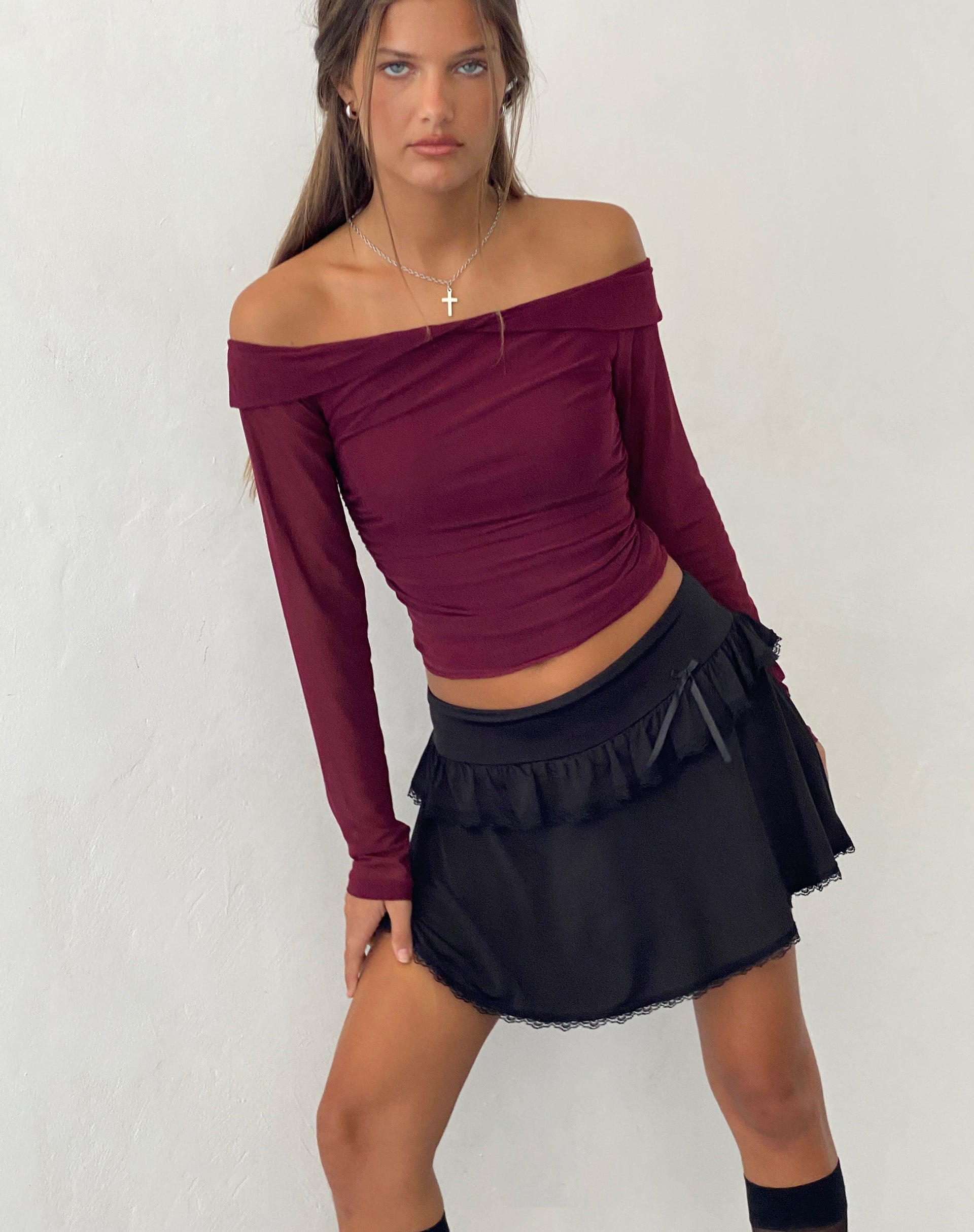 Bild von Nauri Mesh Bardot Top in Maroon