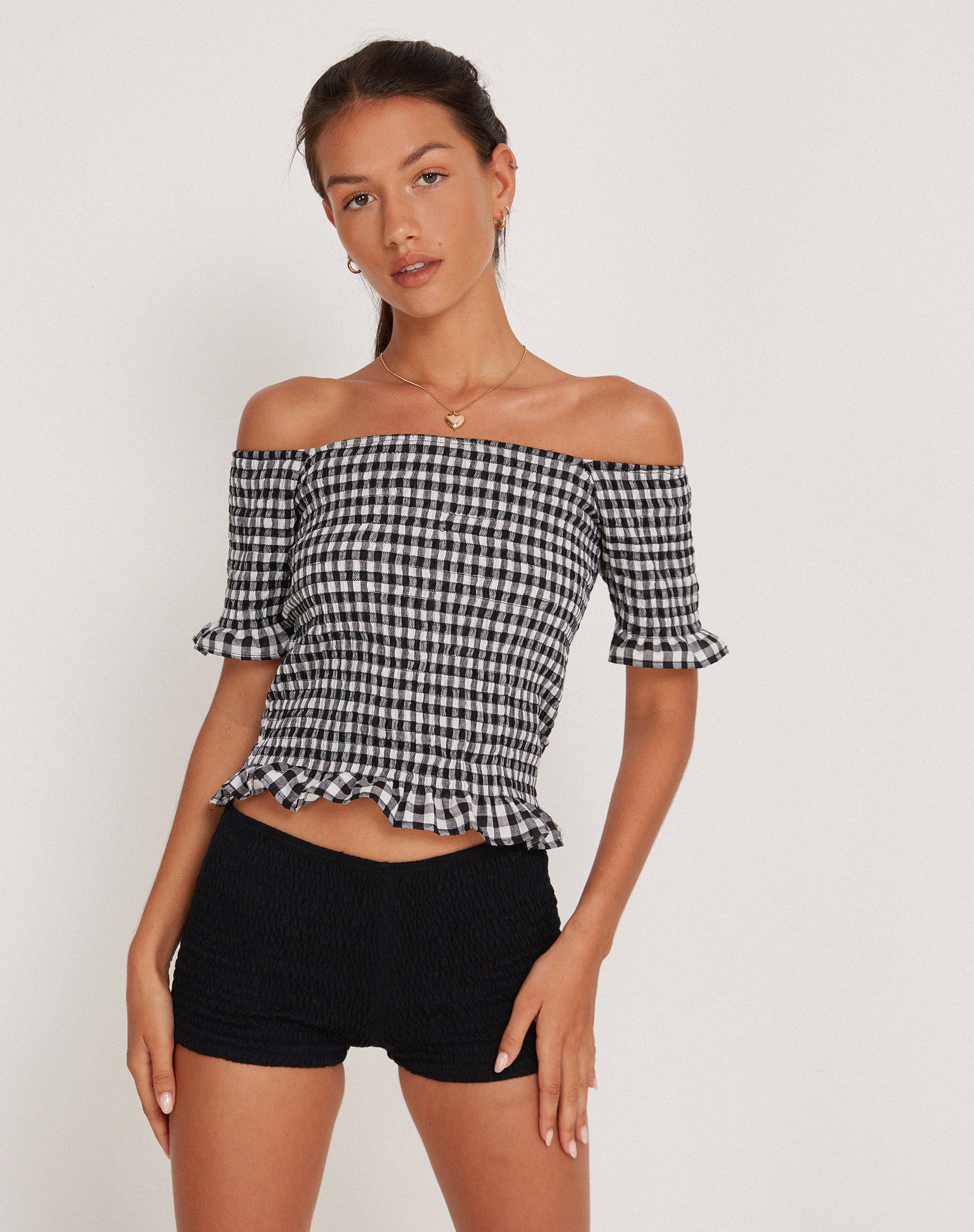 Bild von Rerita Shirred Micro Shorts in Schwarz