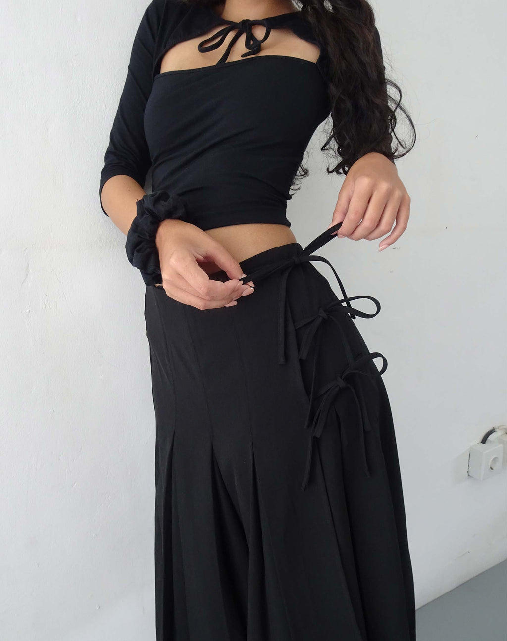 Madelyn Plissierter Midirock in Schwarz